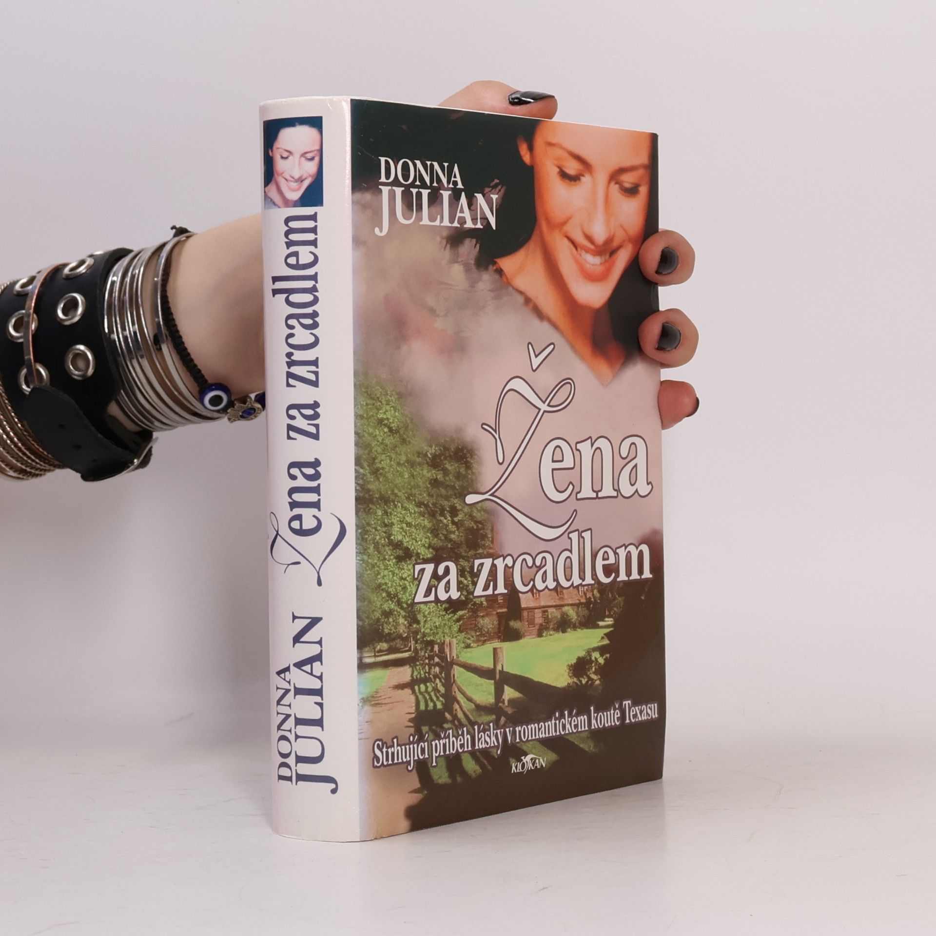 Donna Julian Žena za zrcadlem