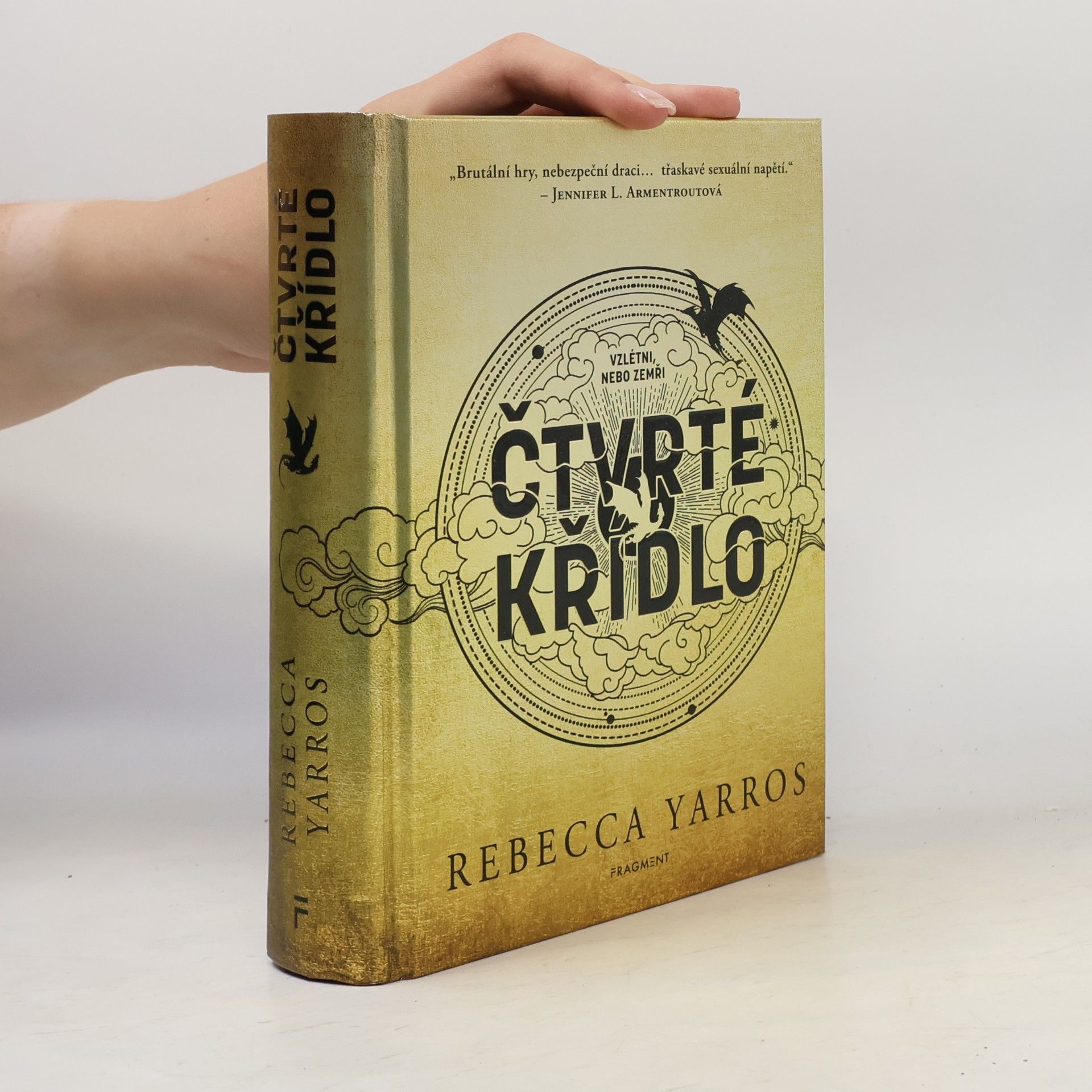 Rebecca Yarros Čtvrté křídlo