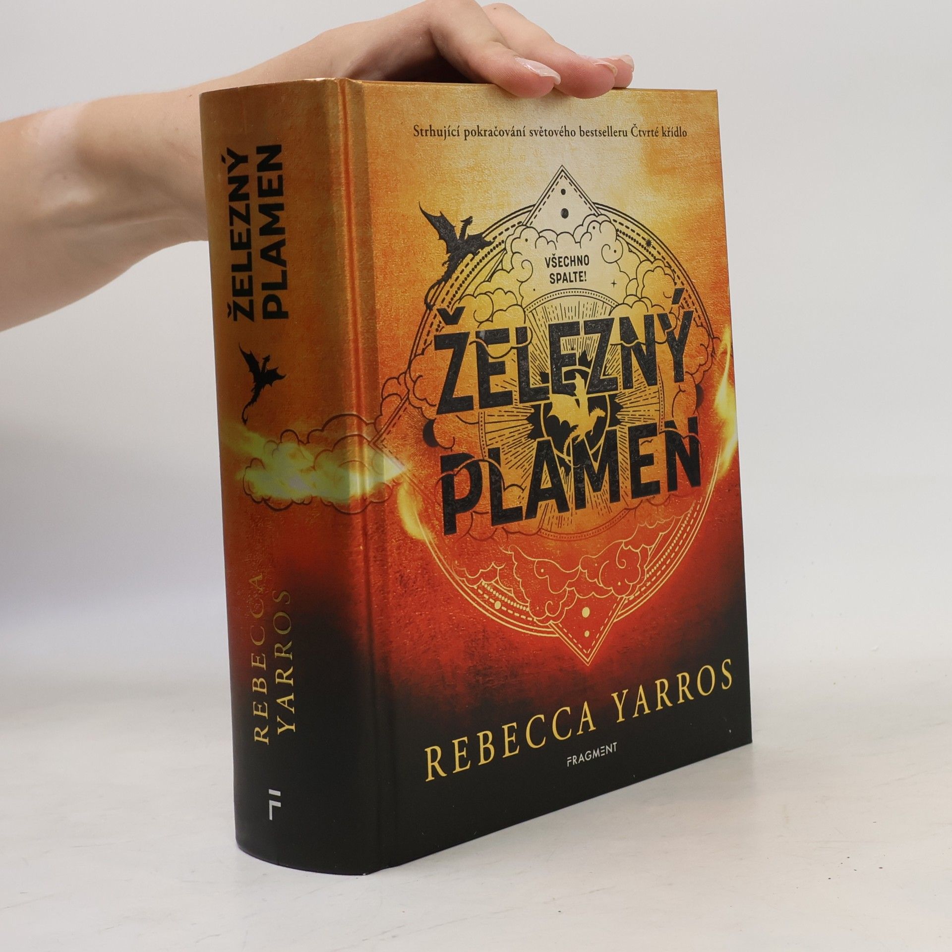 Rebecca Yarros Železný plamen