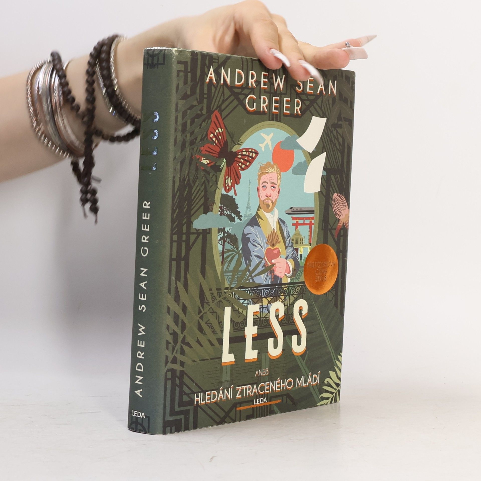 Andrew Sean Greer Less, aneb, Hledání ztraceného mládí