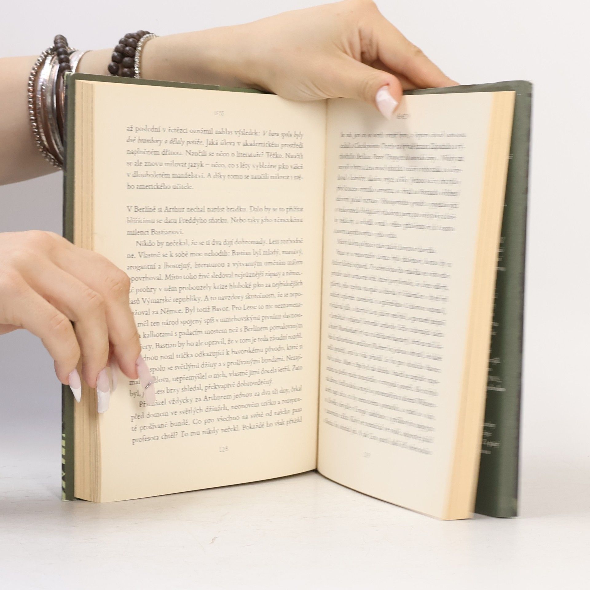 Andrew Sean Greer Less, aneb, Hledání ztraceného mládí