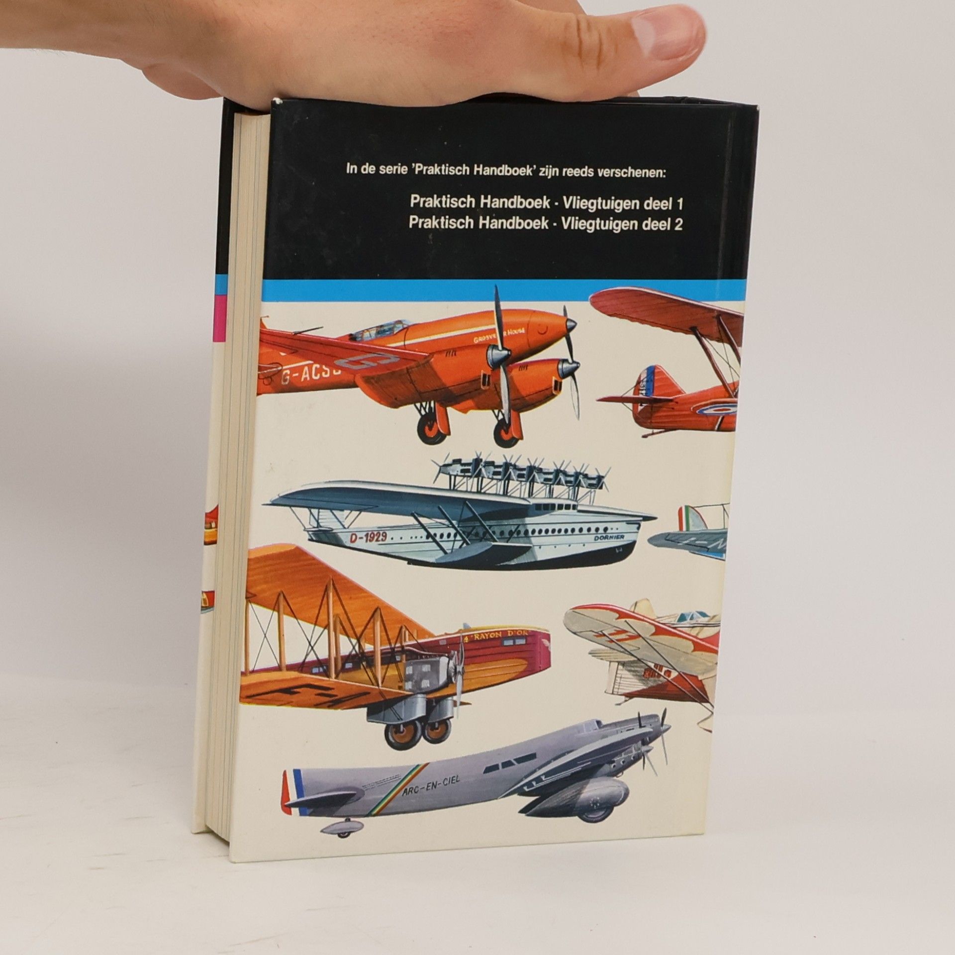 Enzo Angelucci Praktisch handboek vliegtuigen