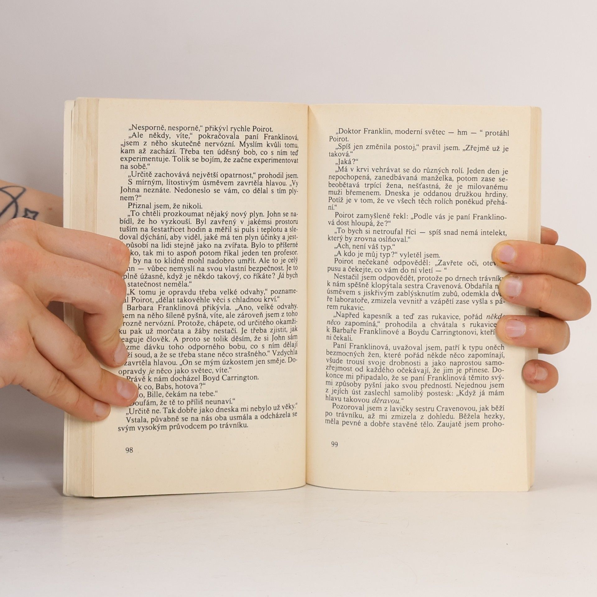Agatha Christie Opona