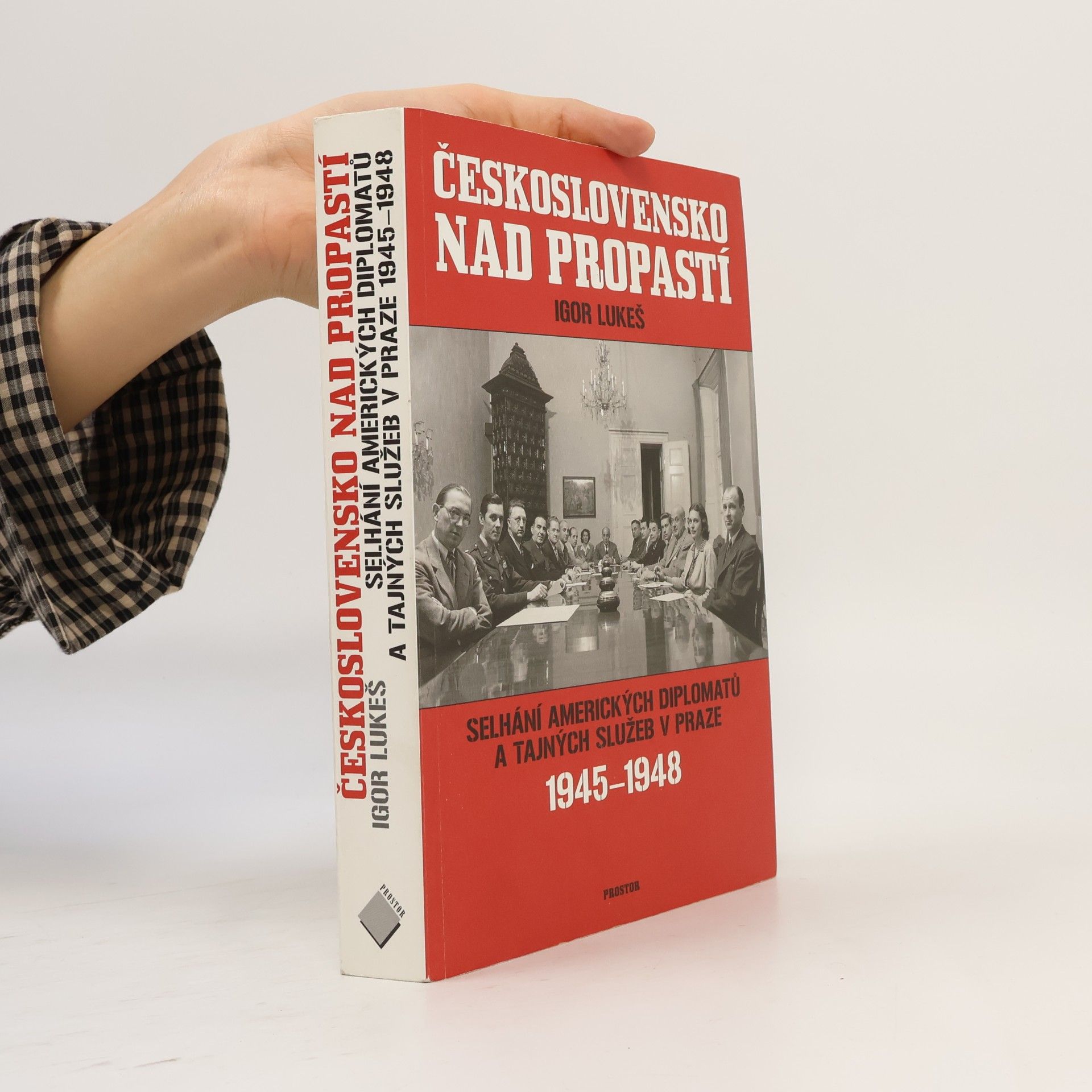 Igor Lukes Československo nad propastí : selhání amerických diplomatů a tajných služeb v Praze 1945-1948