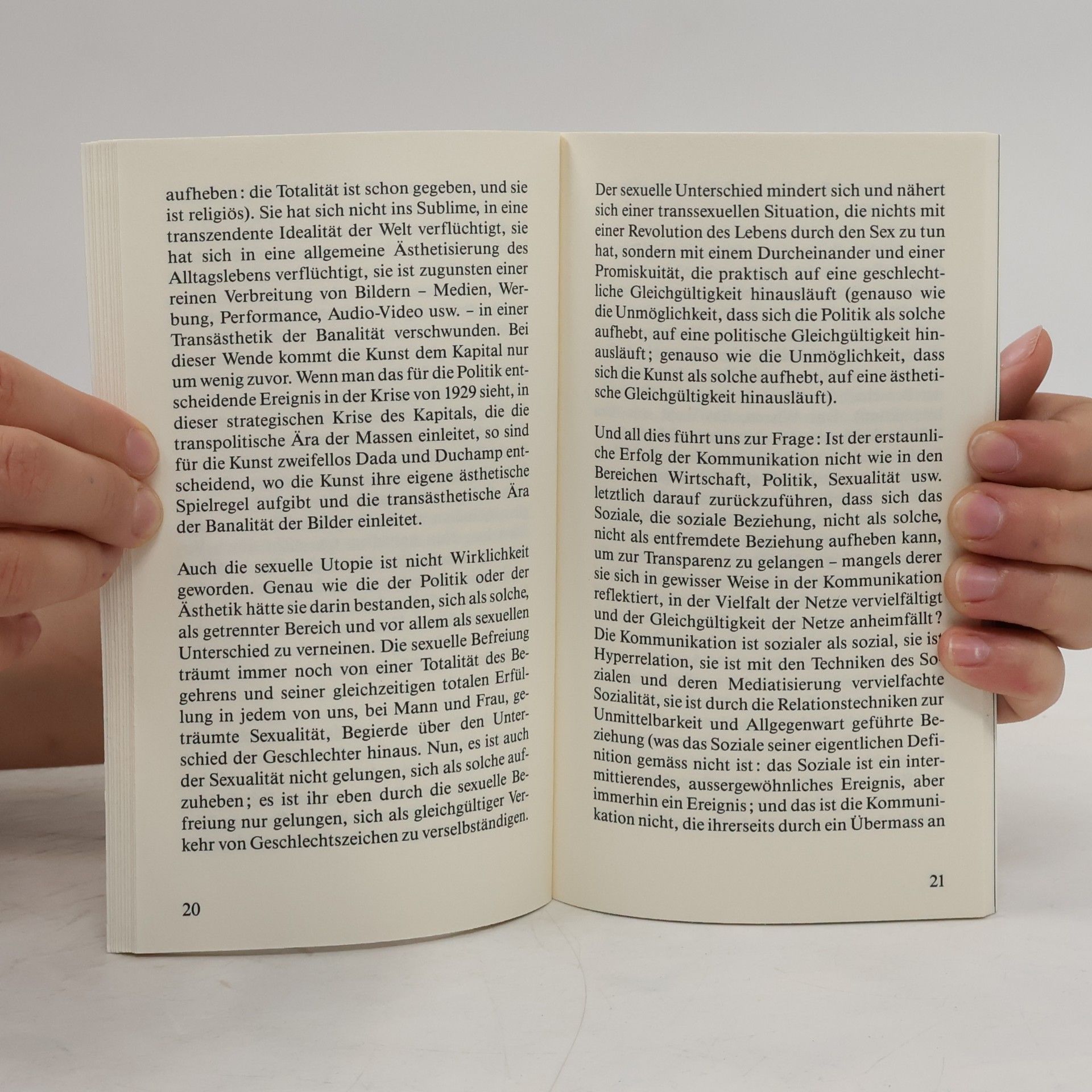 Jean Baudrillard um 9 - 9: Paradoxe Kommunikation