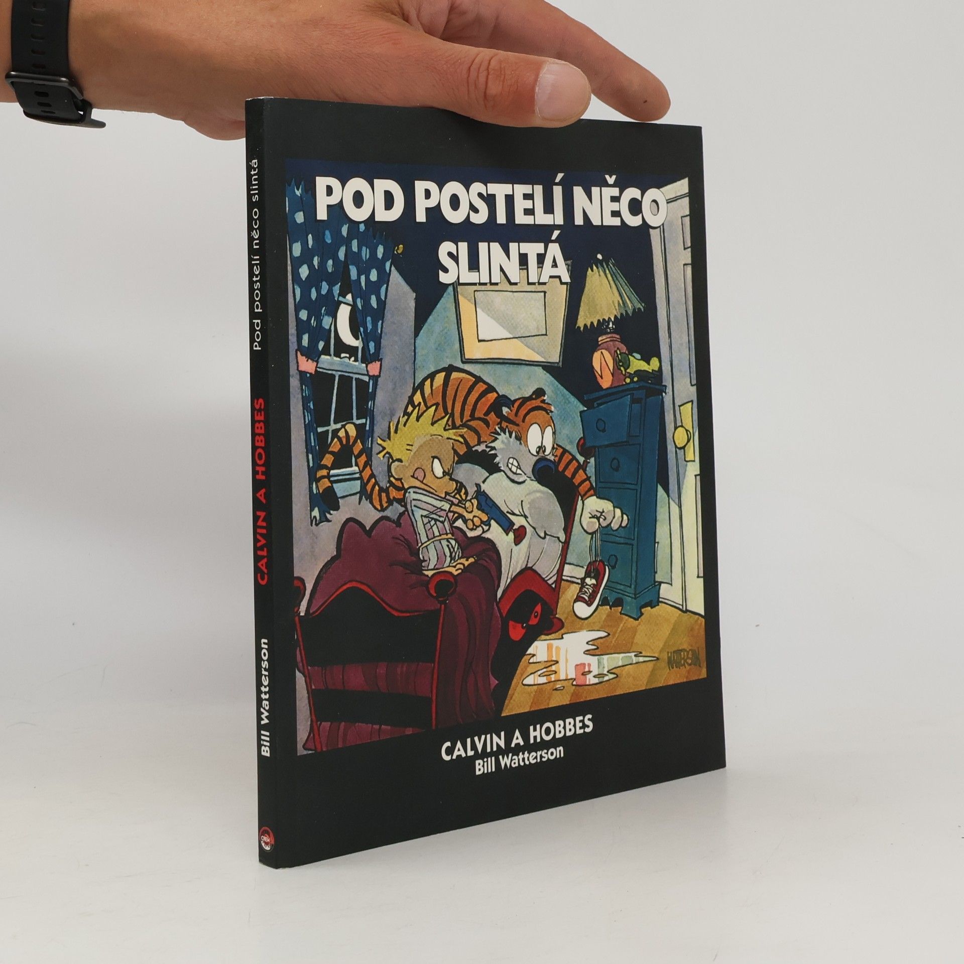 Bill Watterson Pod postelí něco slintá