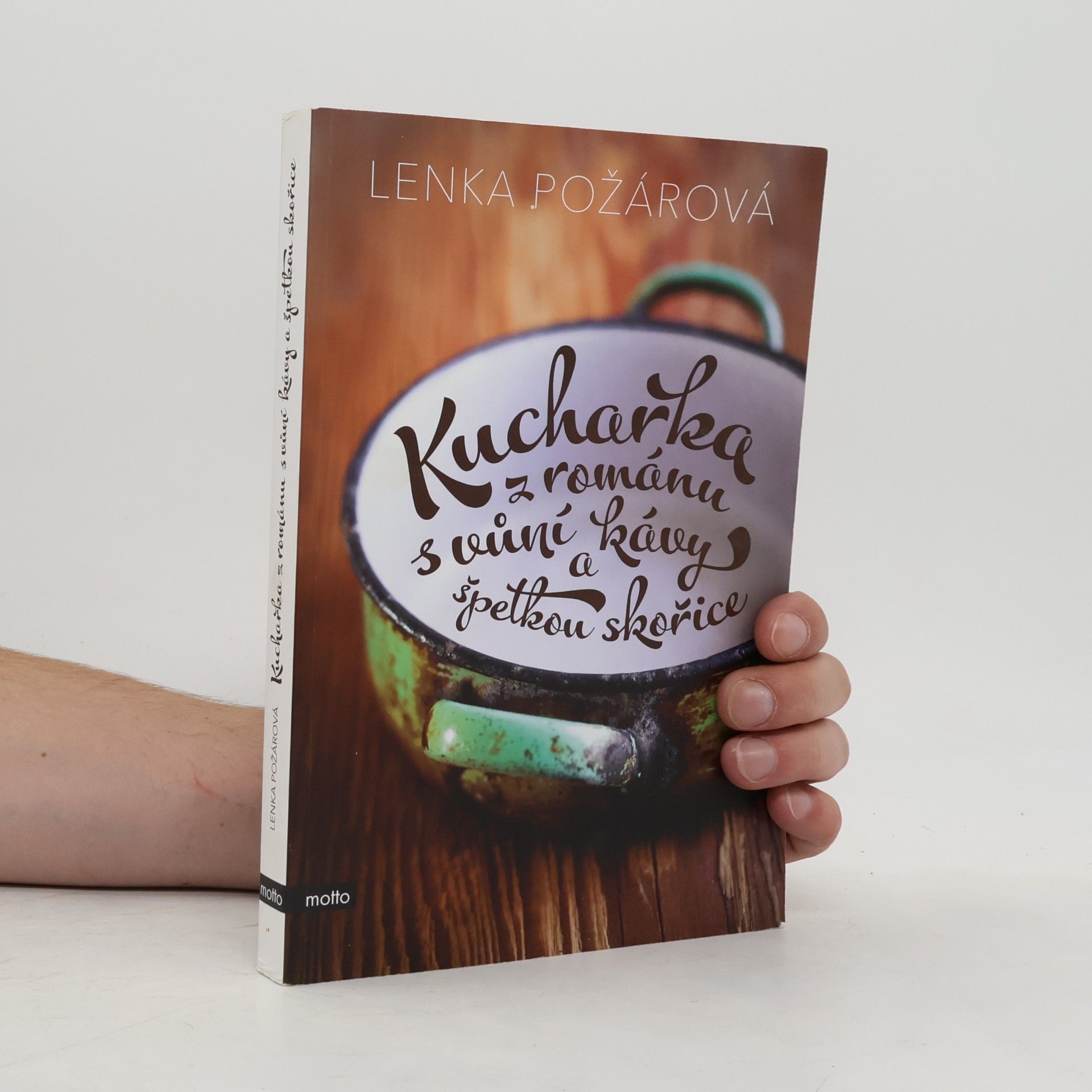 Lenka Požárová Kuchařka z románu s vůní kávy a špetkou skořice