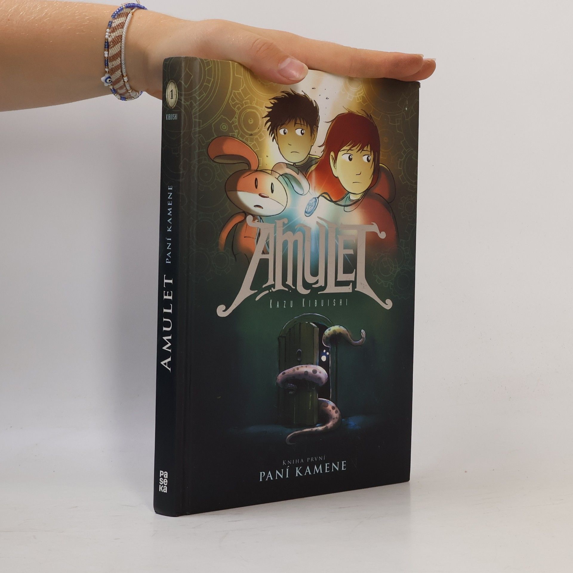 Kazu Kibuishi Paní kamene. Amulet. Kniha první