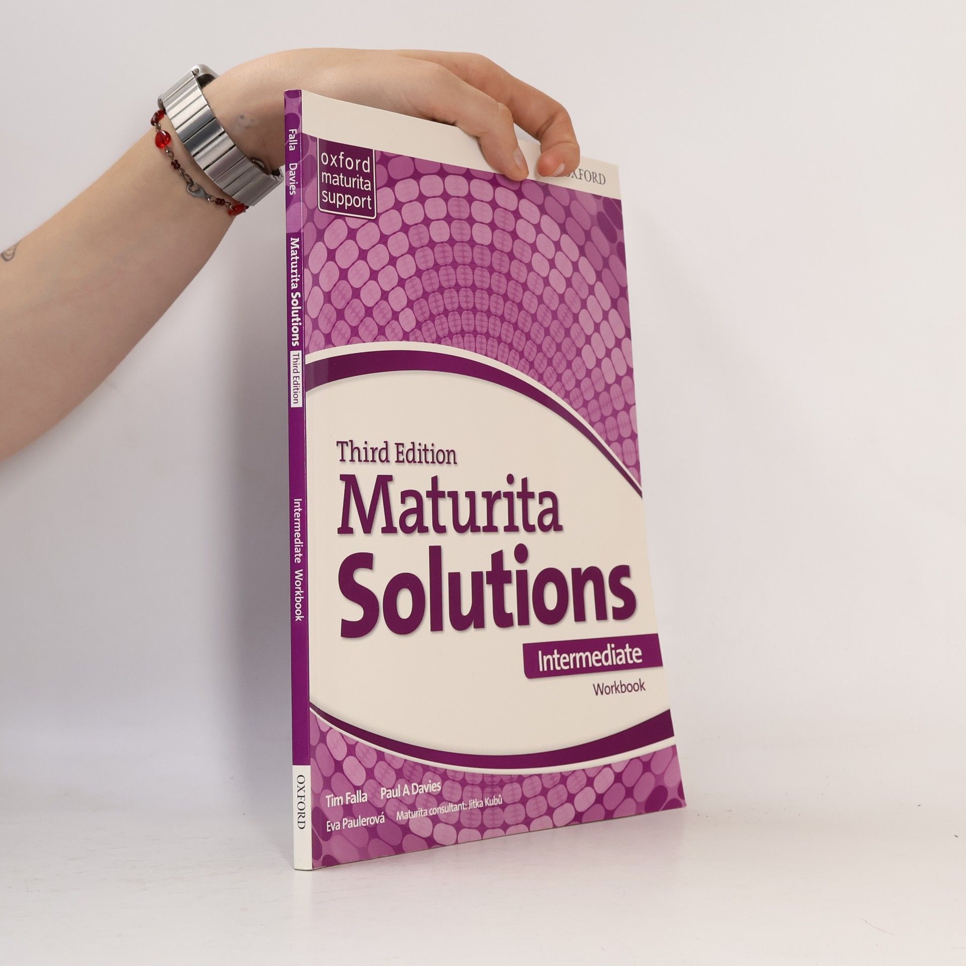 Kolektiv autorů Maturita Solutions: Intermediate - Workbook