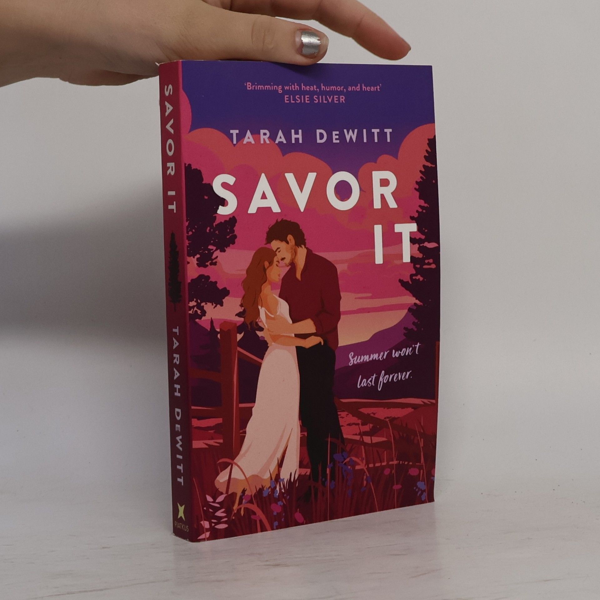 Tarah DeWitt Savor It: A spicy and charming small-town romance