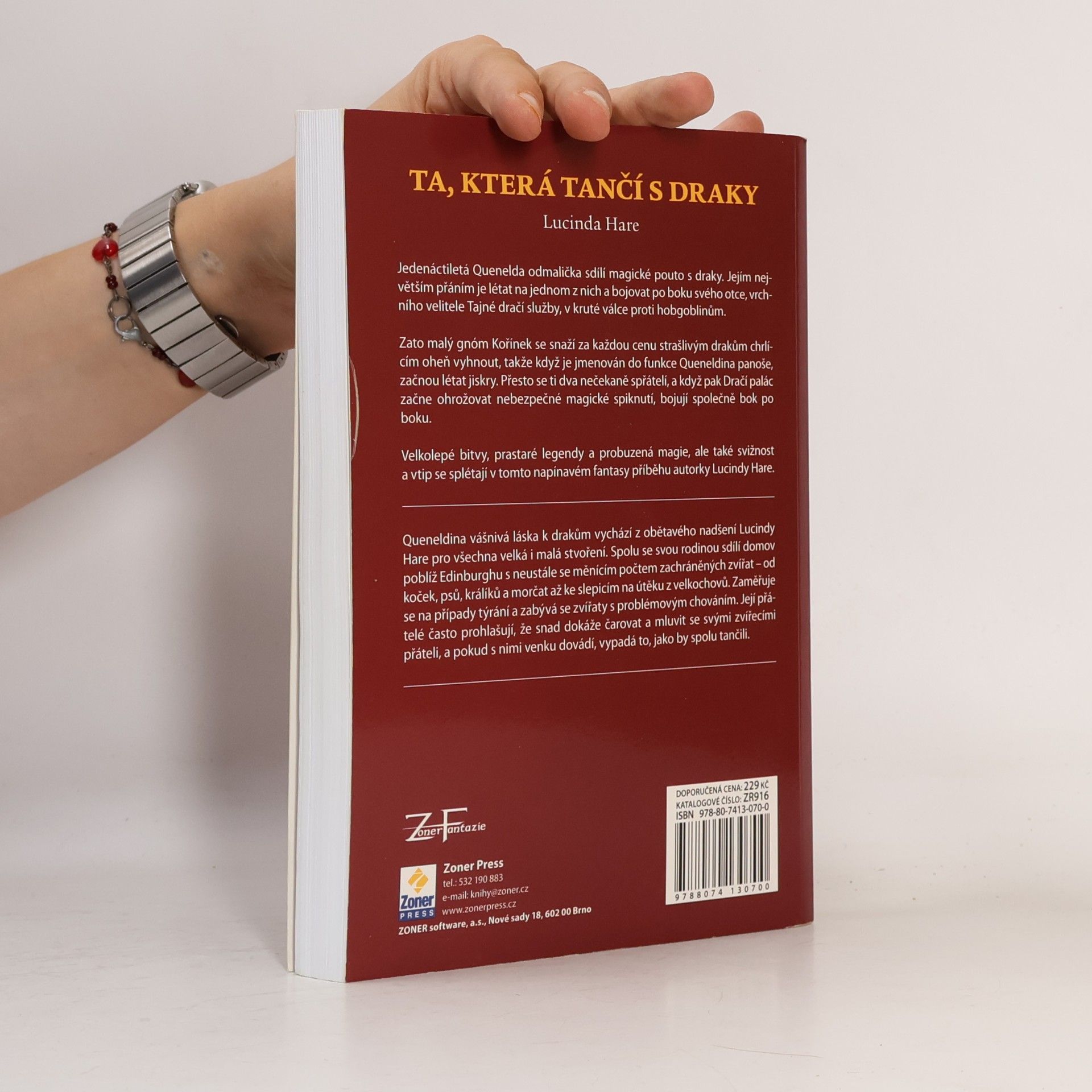Lucinda Hare Ta, která tančí s draky