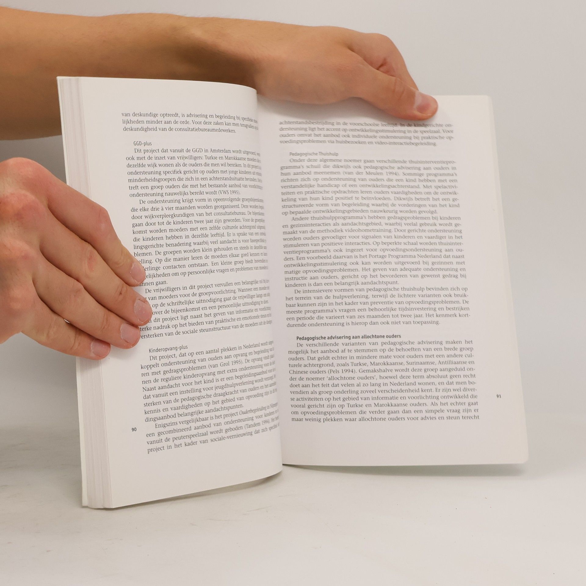 Blokland, G. Over opvoeden gesproken: methodiekboek pedagogisch adviseren