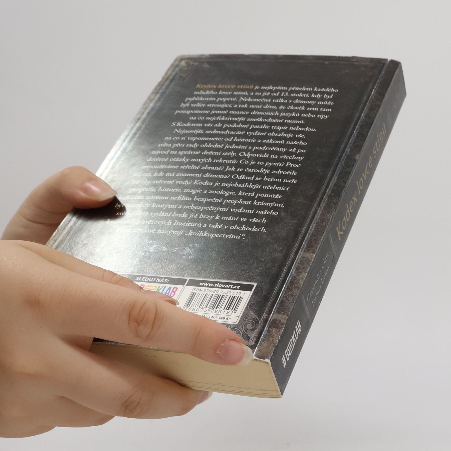 Cassandra Clare Kodex lovce stínů : soupis tradic a zákonů nefilim, vyvolených andělem Razielem