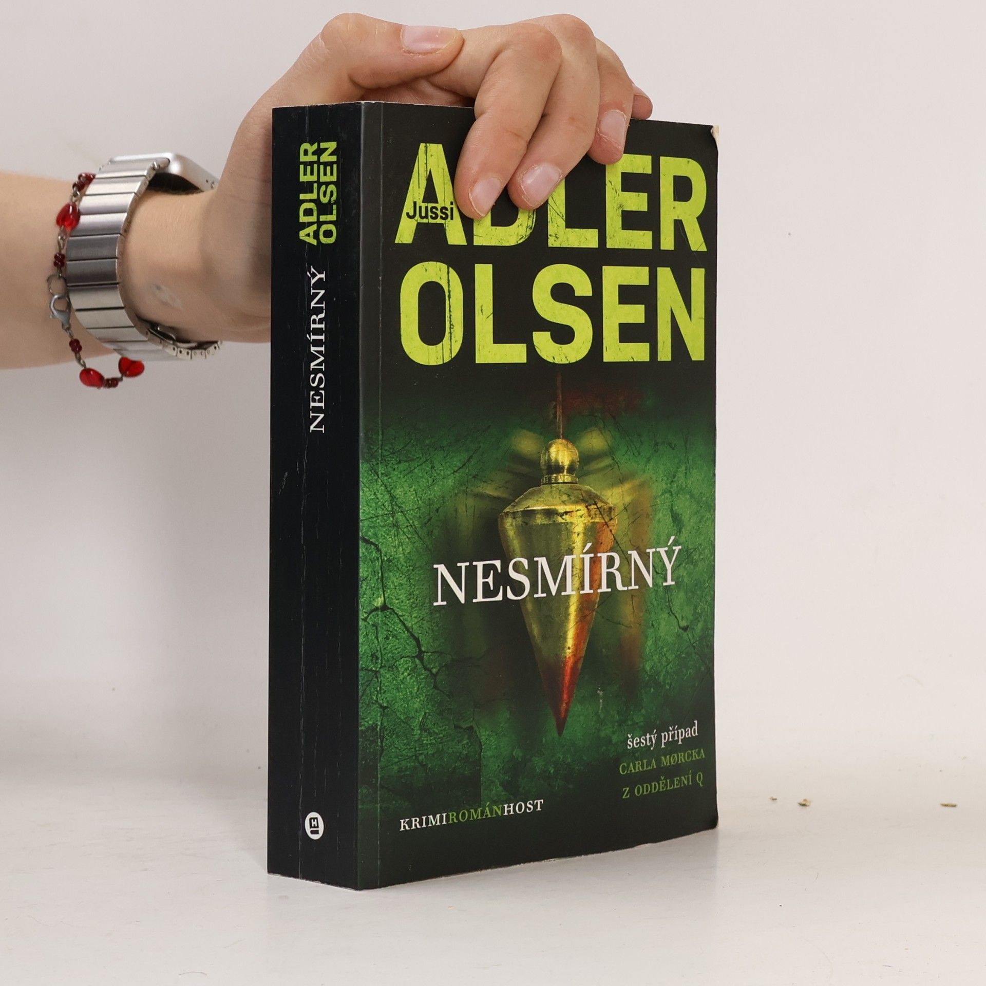 Nesmírný