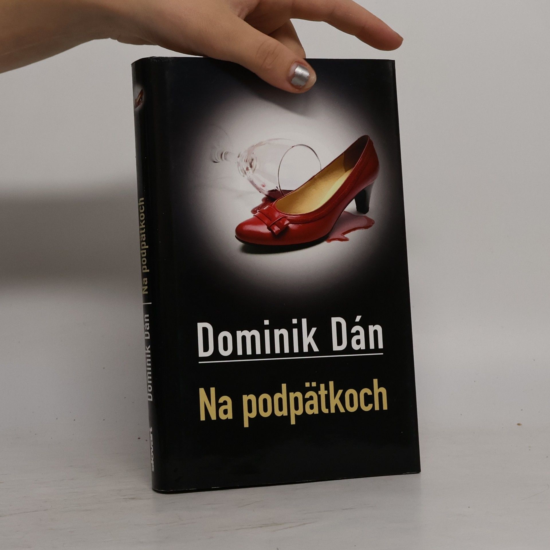 Dominik Dán Na podpätkoch