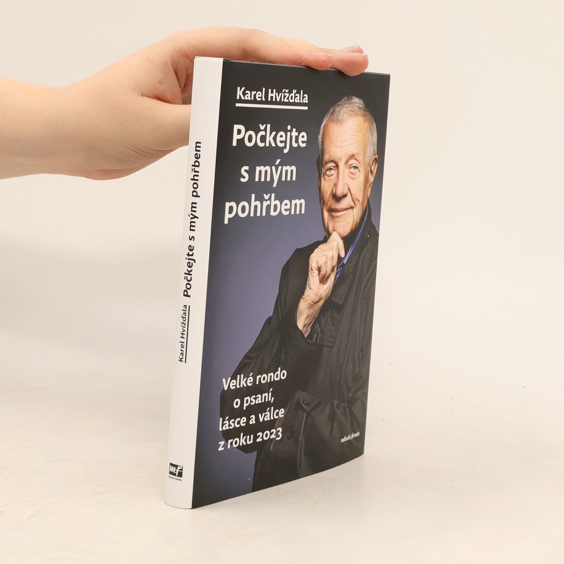 Počkejte s mým pohřbem