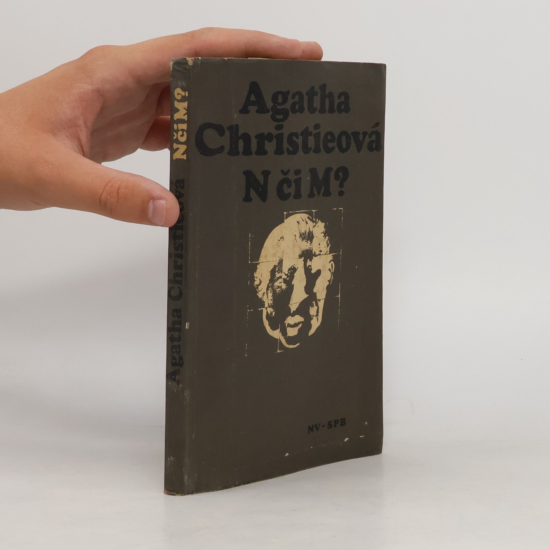 Agatha Christie N či M?