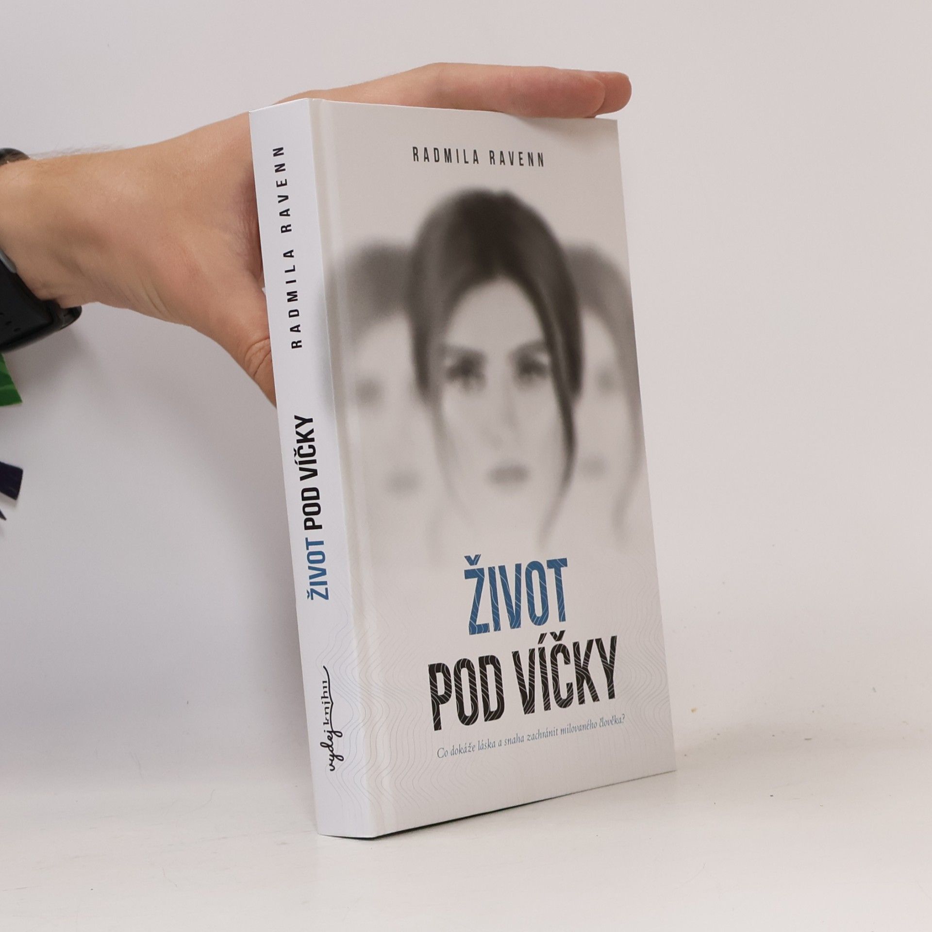 Radmila Ravenn Život pod víčky