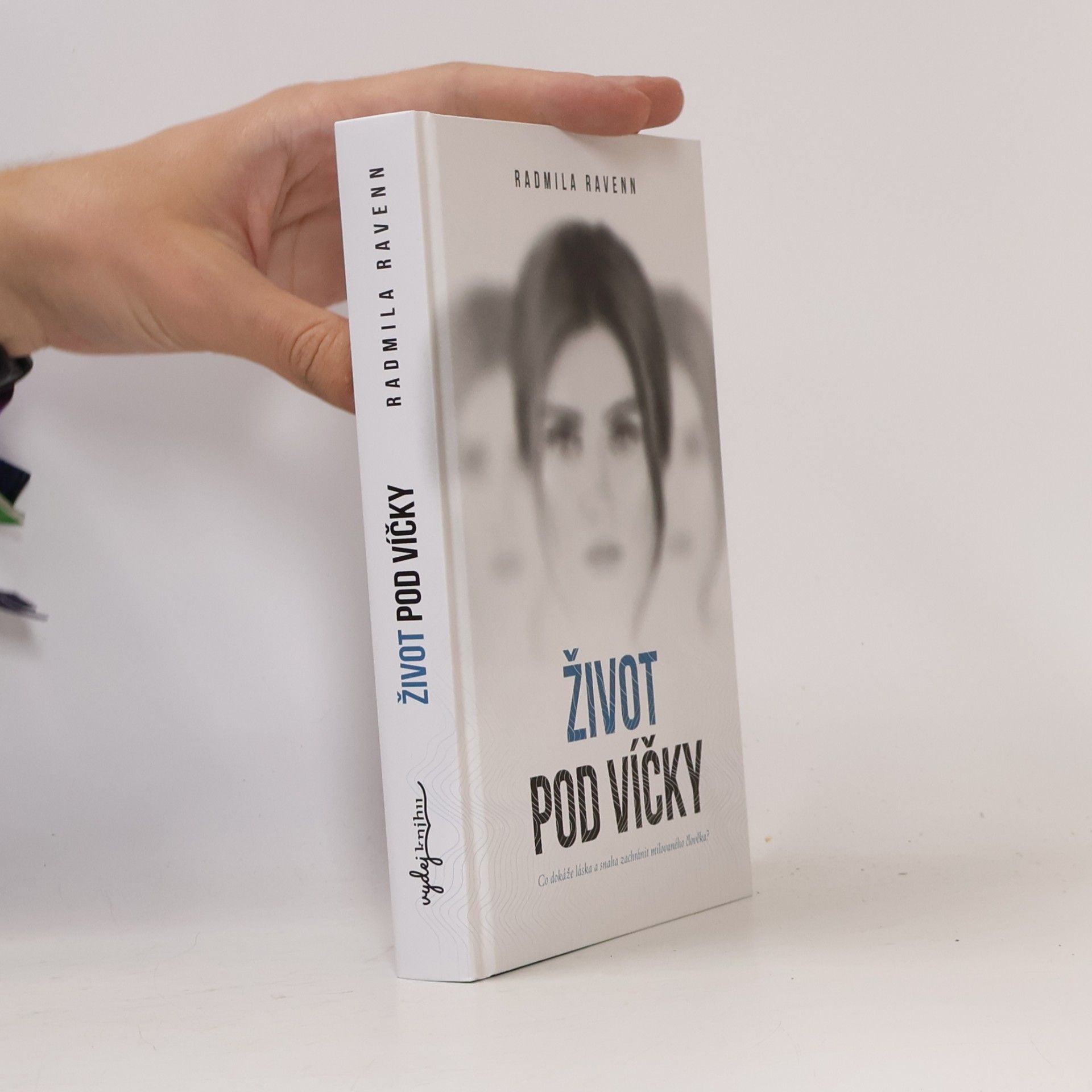 Radmila Ravenn Život pod víčky