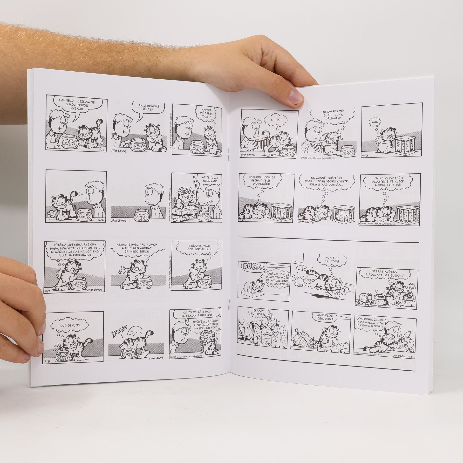 Jim Davis Garfield si dává do nosu