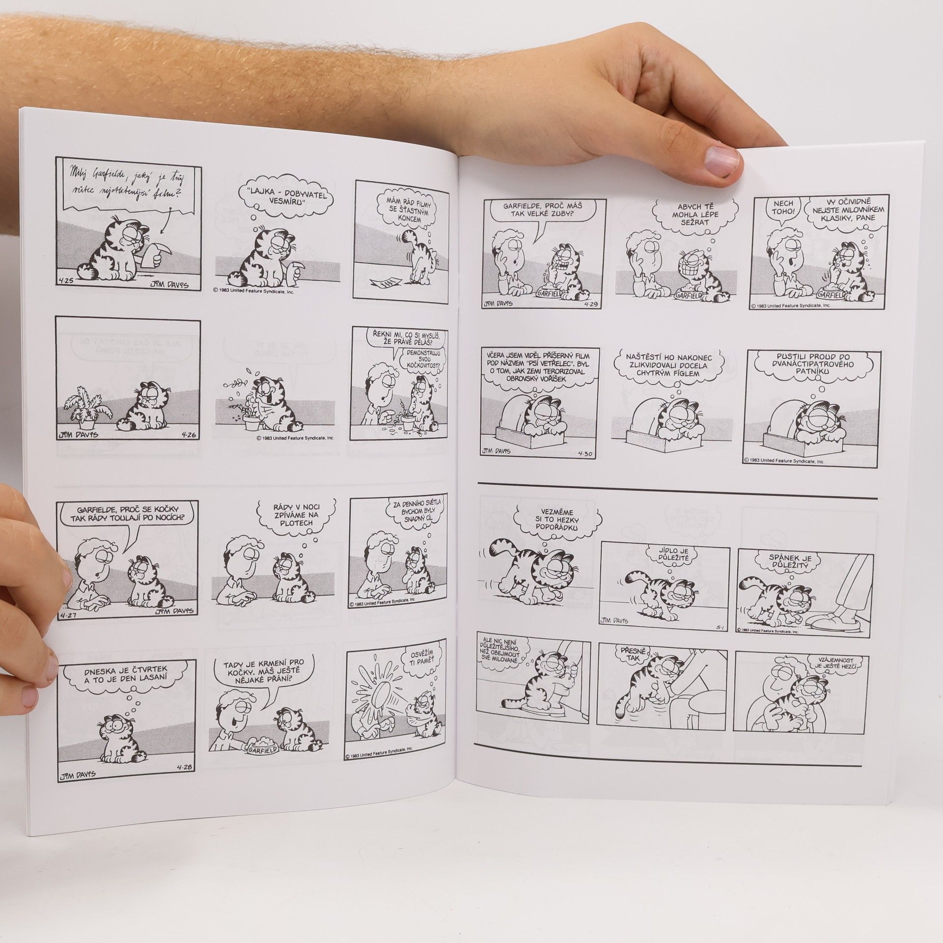 Jim Davis Garfield #08: Nohy z dohledu