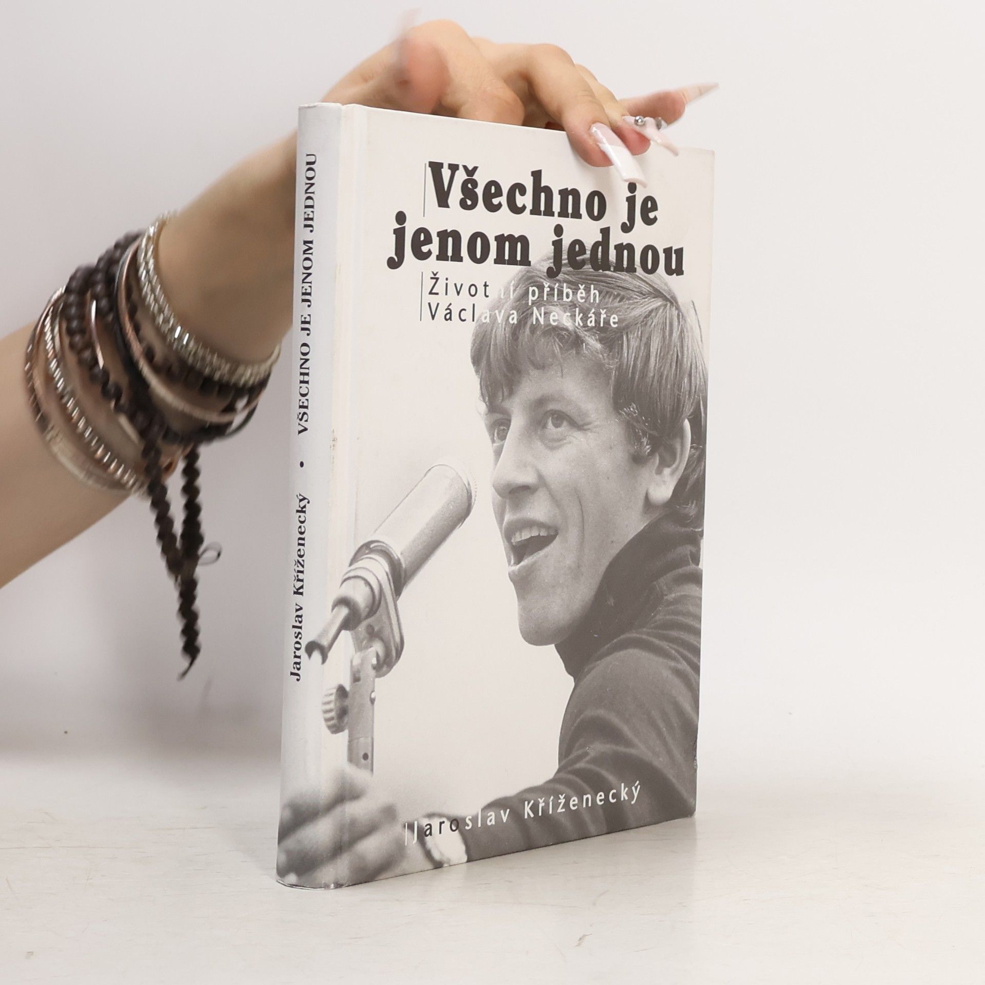 Jaroslav Kříženecký Všechno je jenom jednou : neautorizovaný příběh Václava Neckáře
