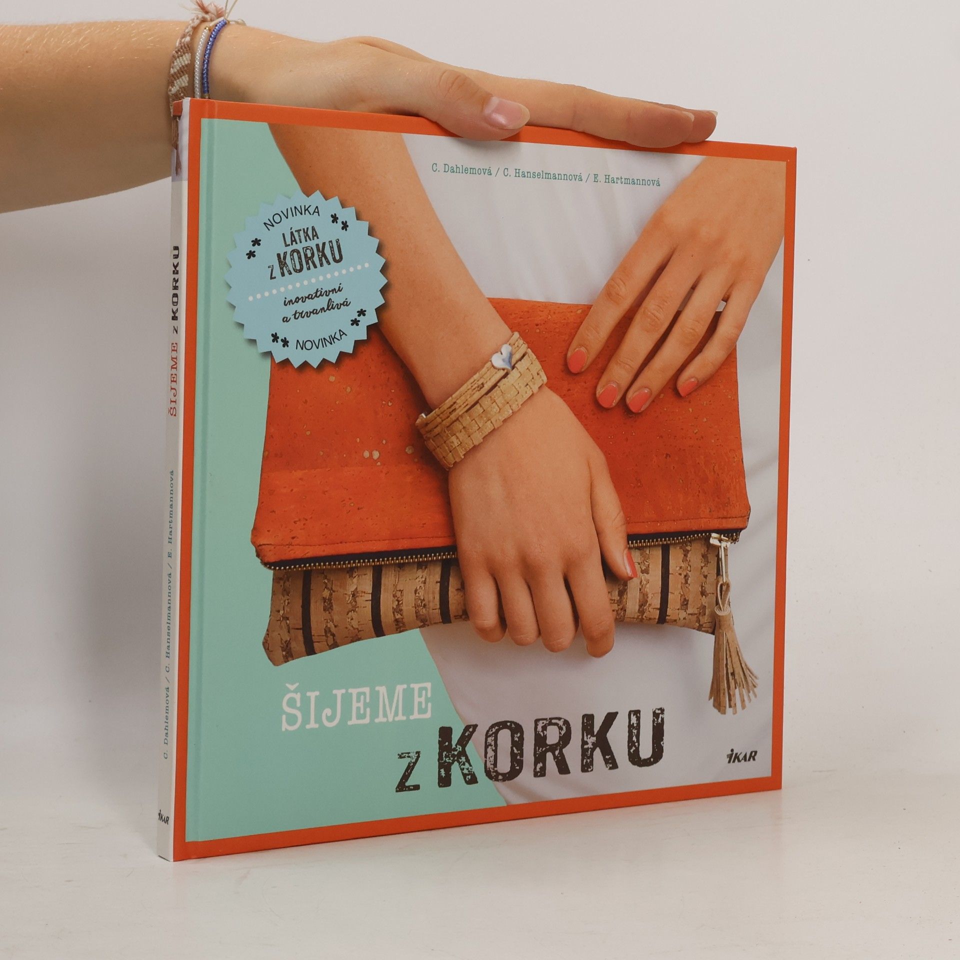 Hartmannová Šijeme z korku