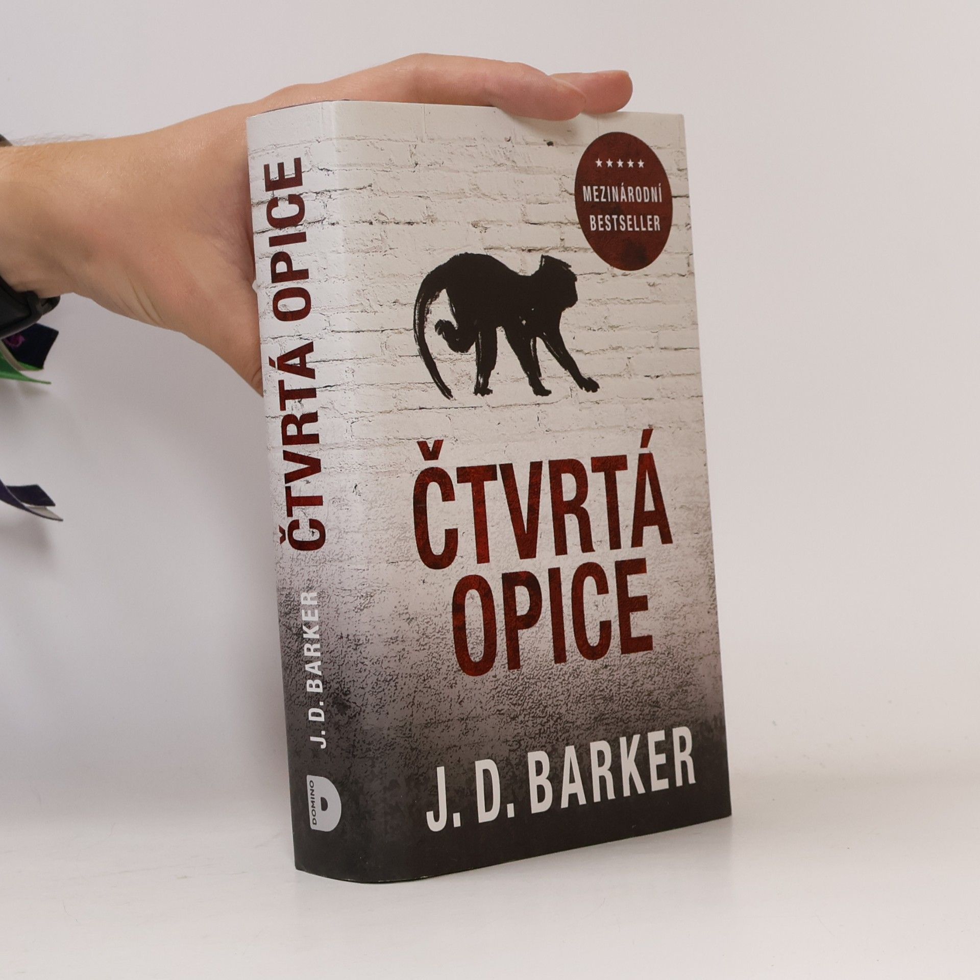 Jonathan Dylan Barker Čtvrtá opice