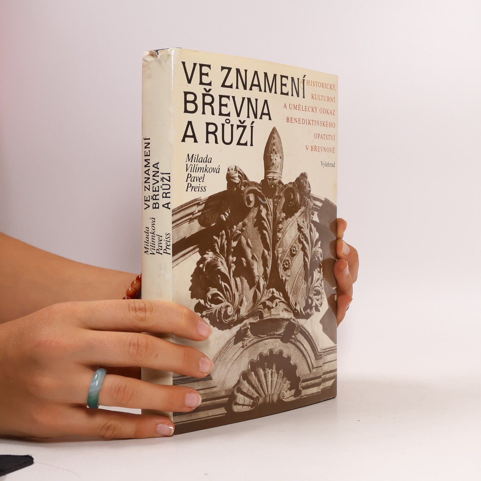 Ve znamení břevna a růží