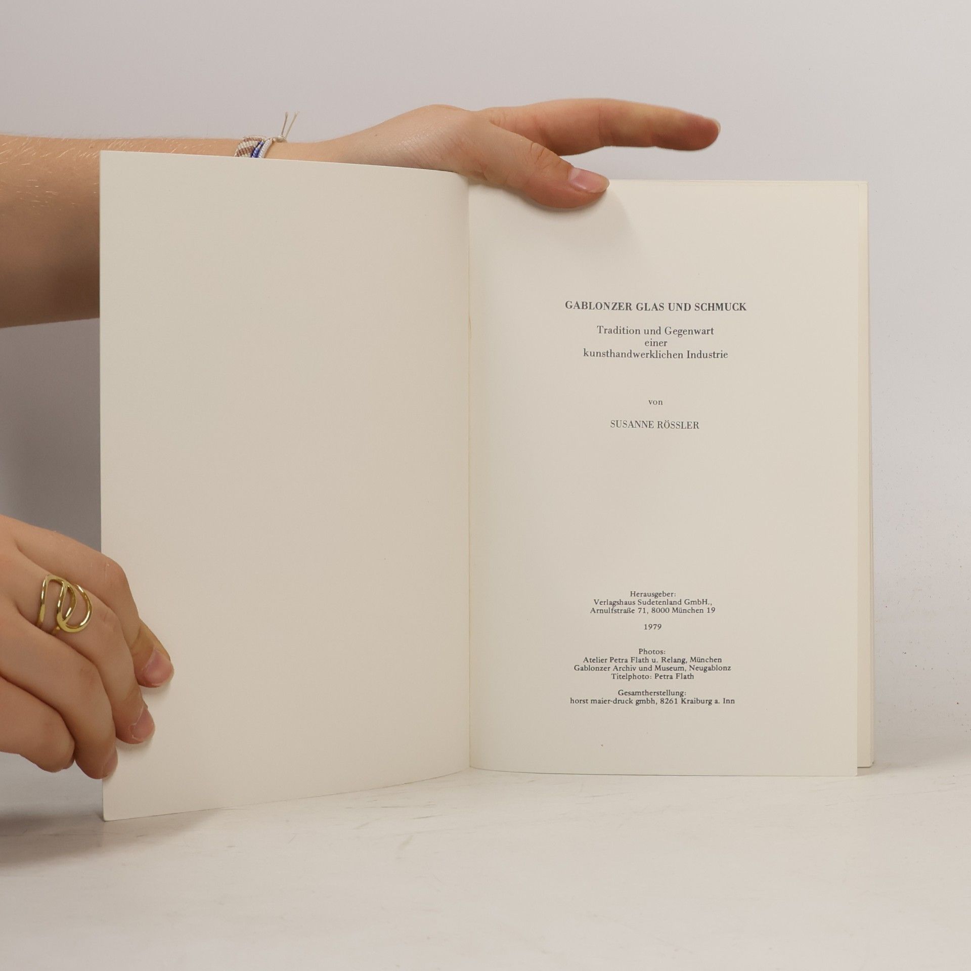 Susanne Roessler Gablonzer Glas und Schmuck
