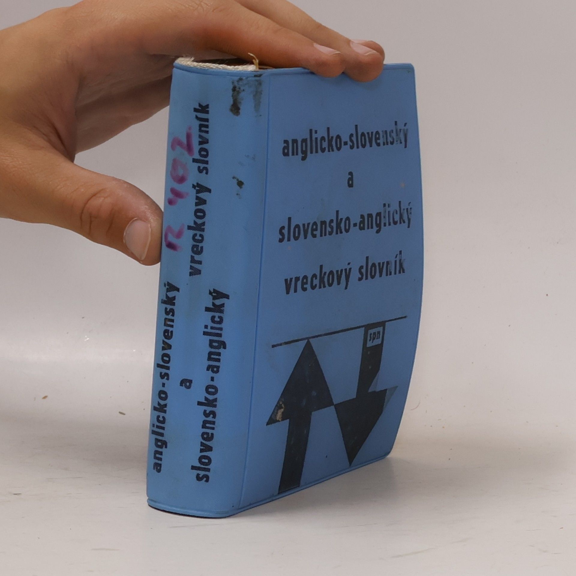 Dagmar Smrčková Anglicko-slovenský a slovensko-anglický vreckový slovník. English-Slovak and Slovak-English Pocket Dictionary