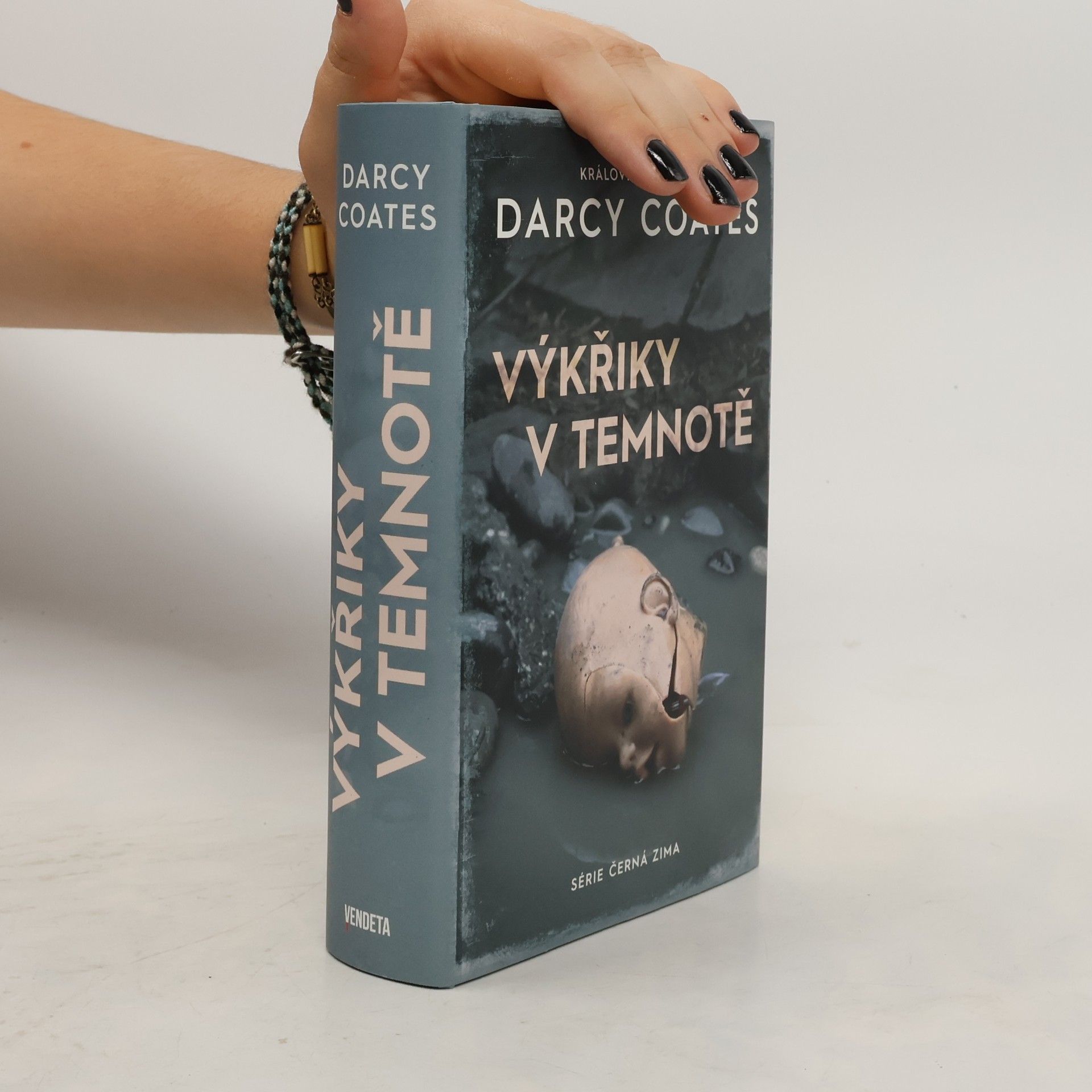 Darcy Coates Výkřiky v temnotě