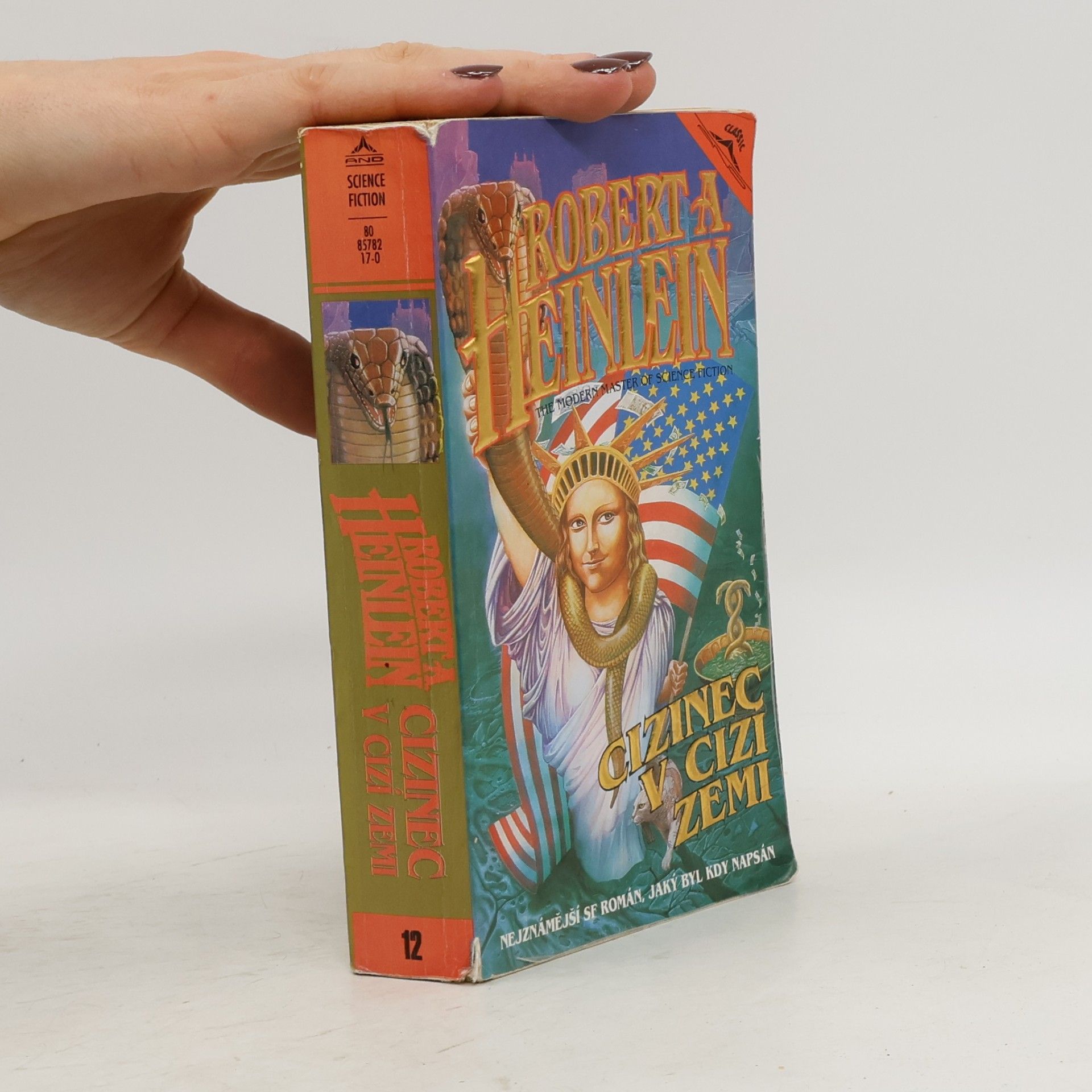 Robert A. Heinlein Cizinec v cizí zemi