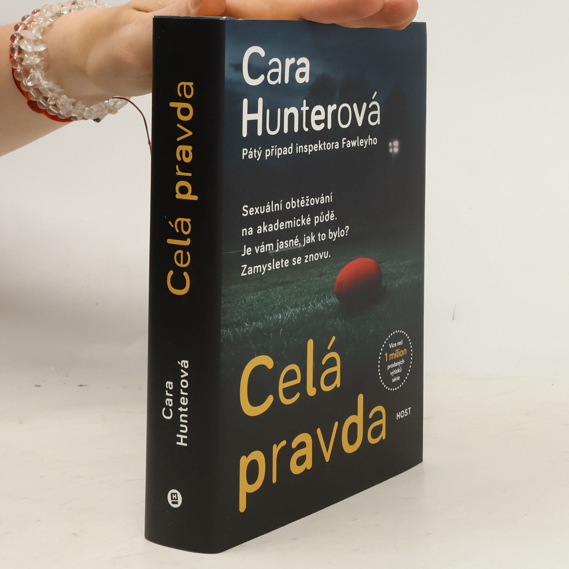 Cara Hunter Celá pravda : pátý případ inspektora Fawleyho