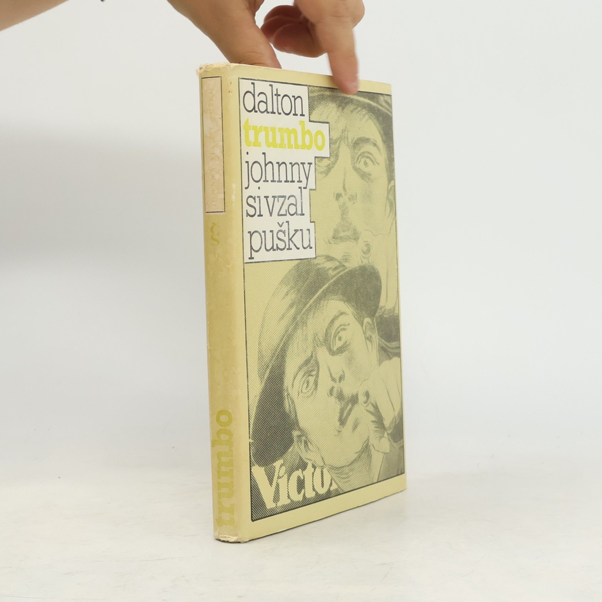 Dalton Trumbo Johnny si vzal pušku