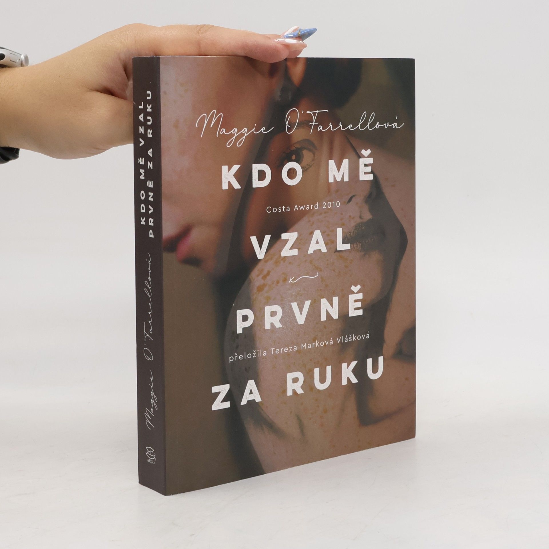 Maggie O. Farrell Kdo mě vzal prvně za ruku