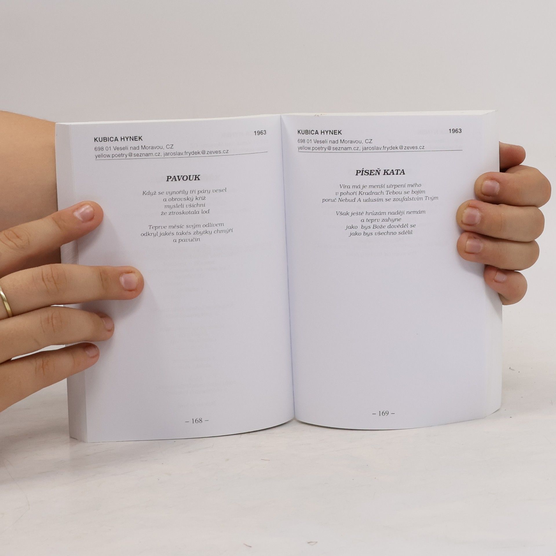 Kolektiv autorů Současná poezie 2004. The contemporary poetry 2004