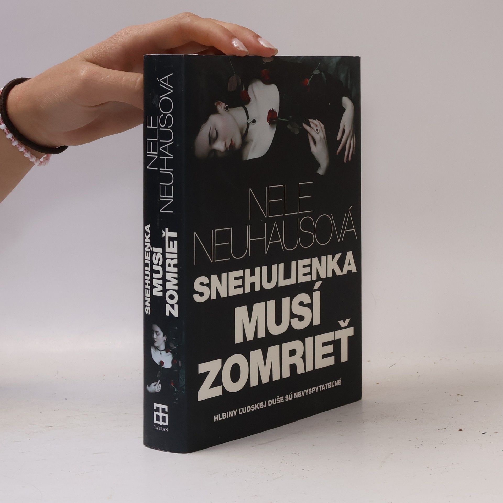 Nele Neuhaus Snehulienka musí zomrieť