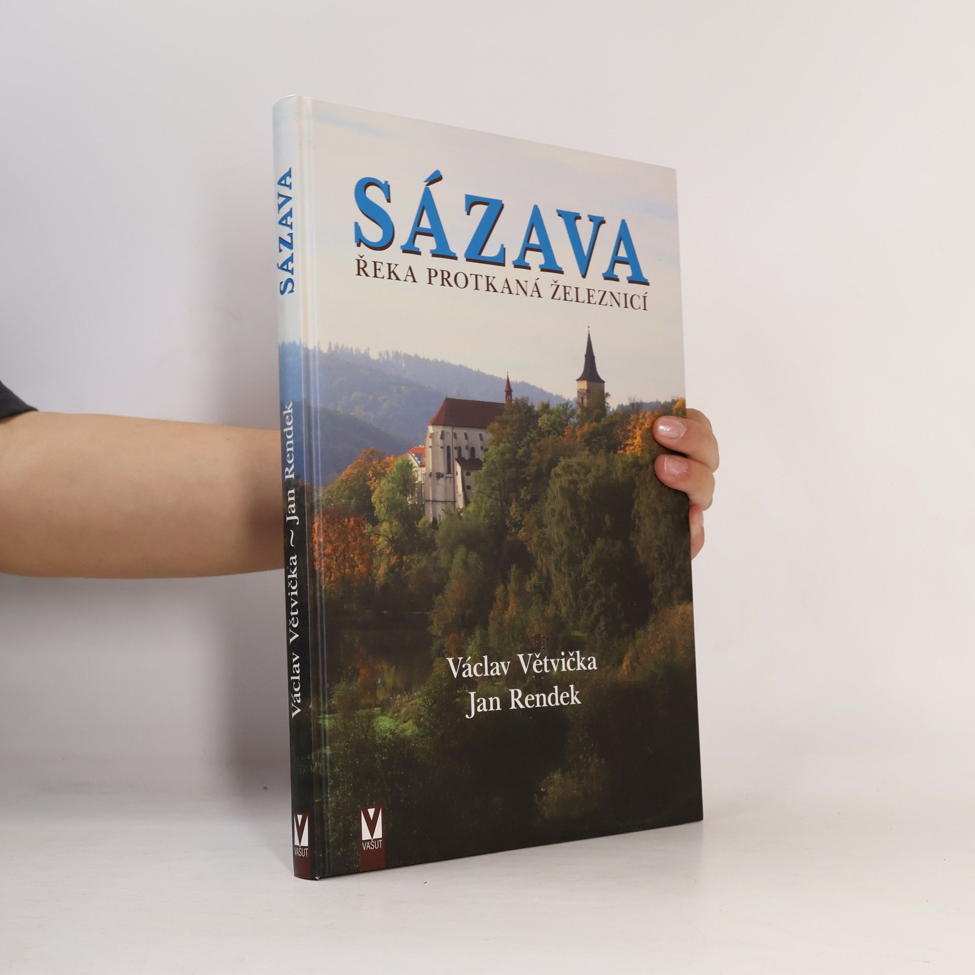 Václav Větvička Sázava. Řeka protkaná železnicí