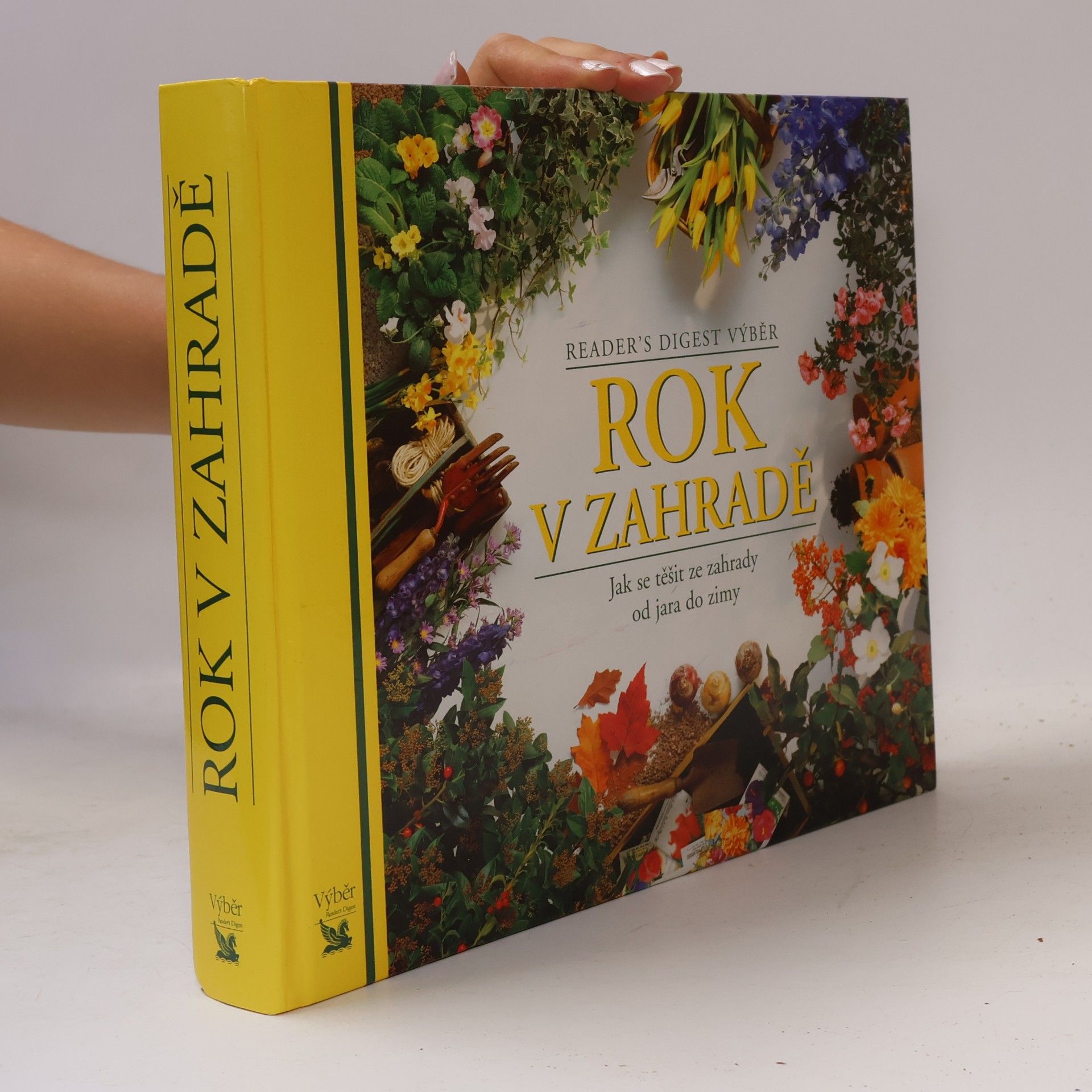 AA.VV. Rok v zahradě. Jak se těšit ze zahrady od jara do zimy