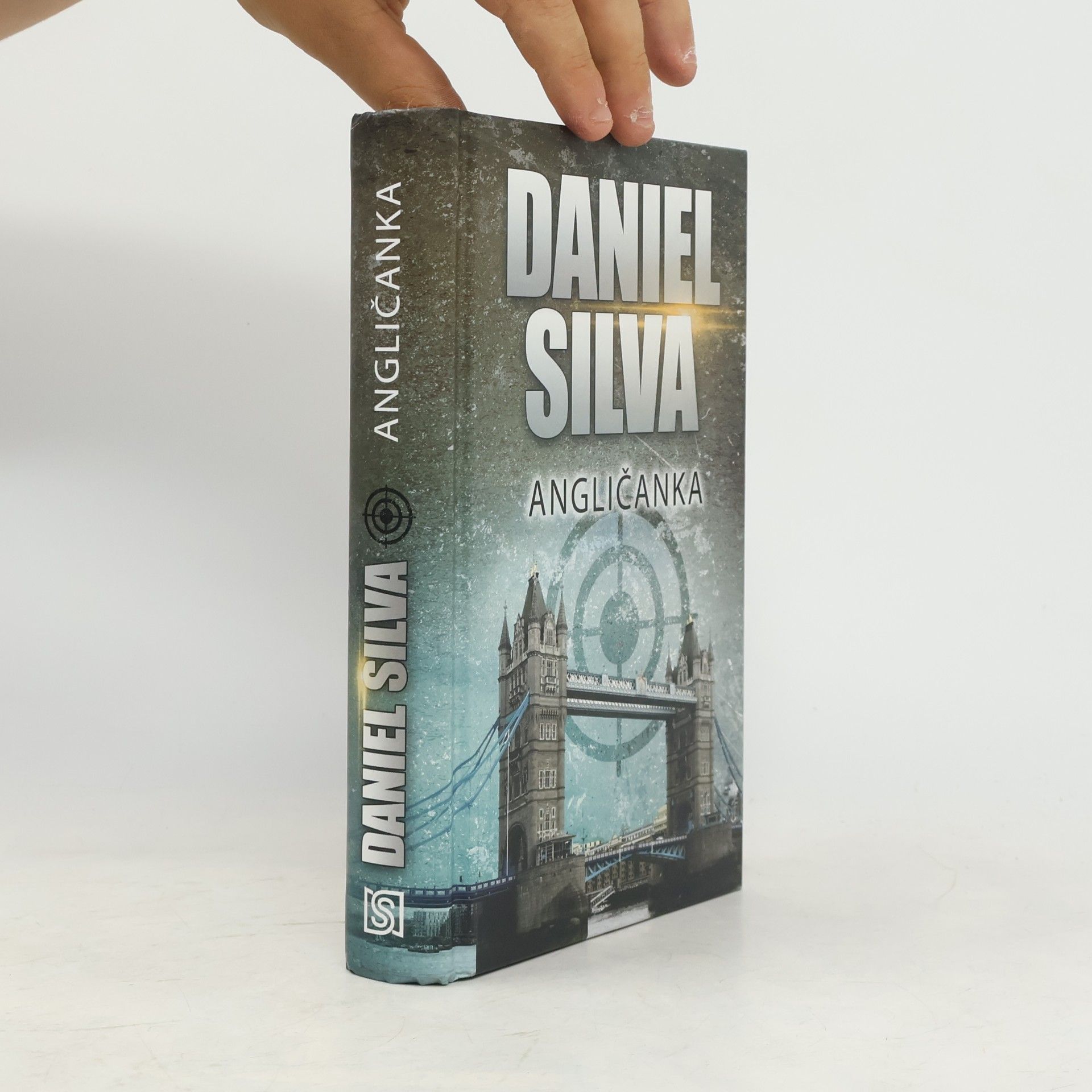 Daniel Silva Angličanka
