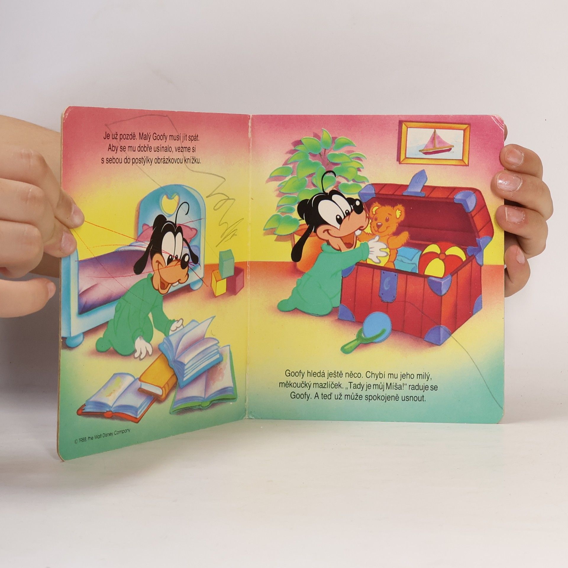 Walt Disney Baby Goofy jde spát