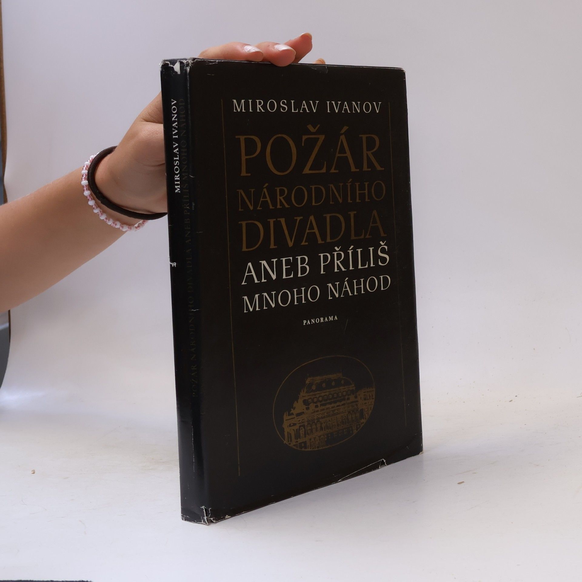 Miroslav Ivanov Požár Národního divadla aneb příliš mnoho náhod