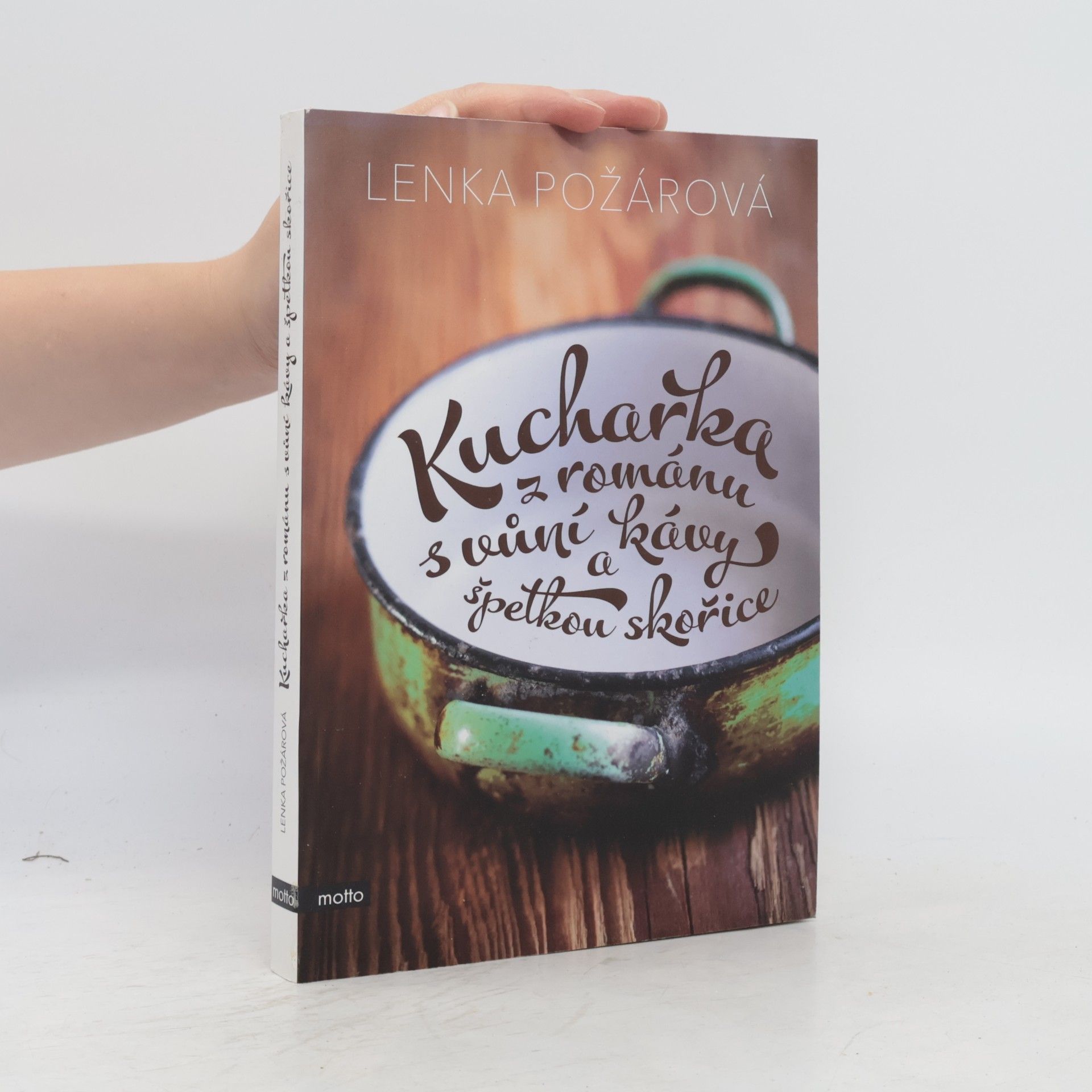 Lenka Požárová Kuchařka z románu s vůní kávy a špetkou skořice