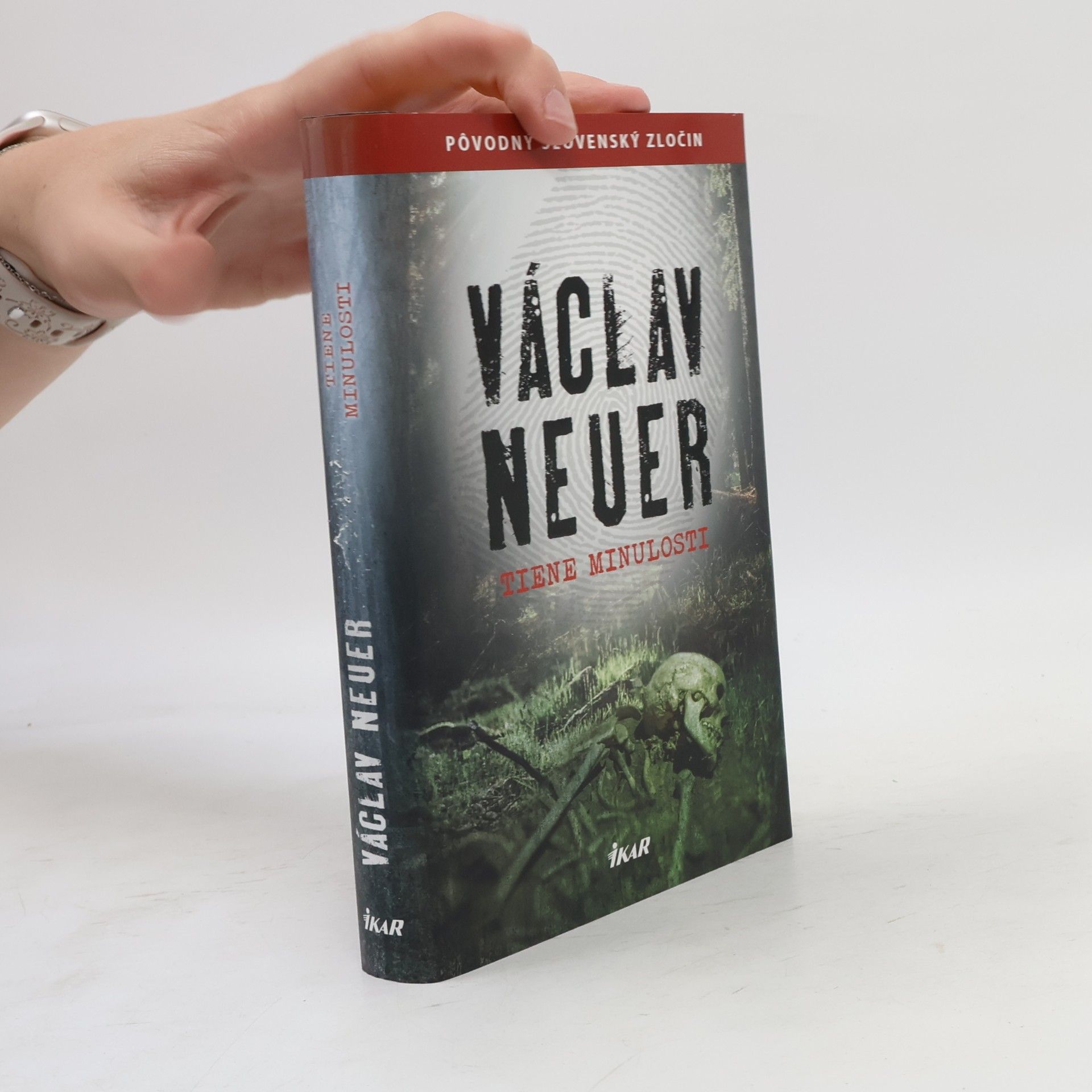 Václav Neuer Tiene minulosti