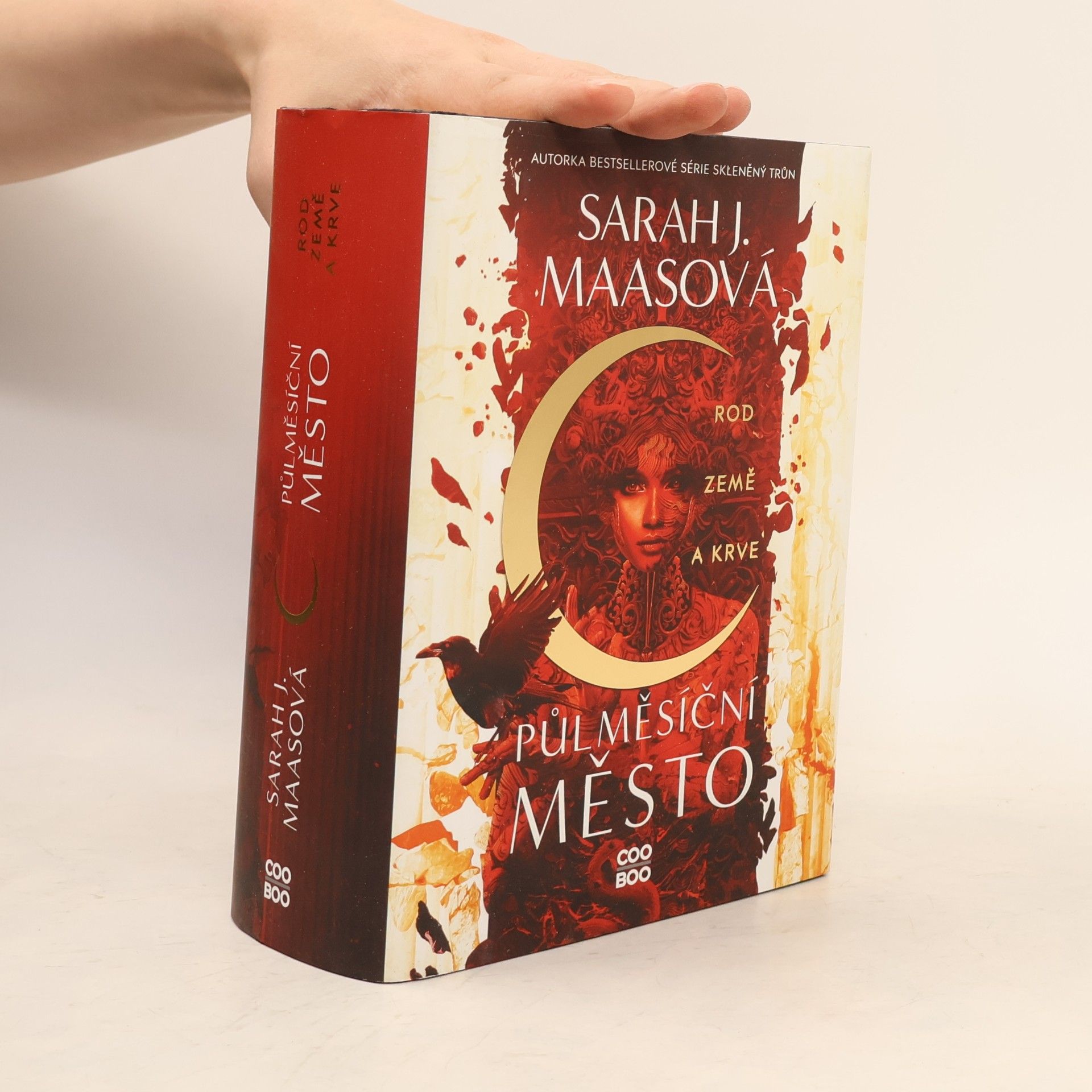 Sarah J. Maas Půlměsíční město. Rod země a krve
