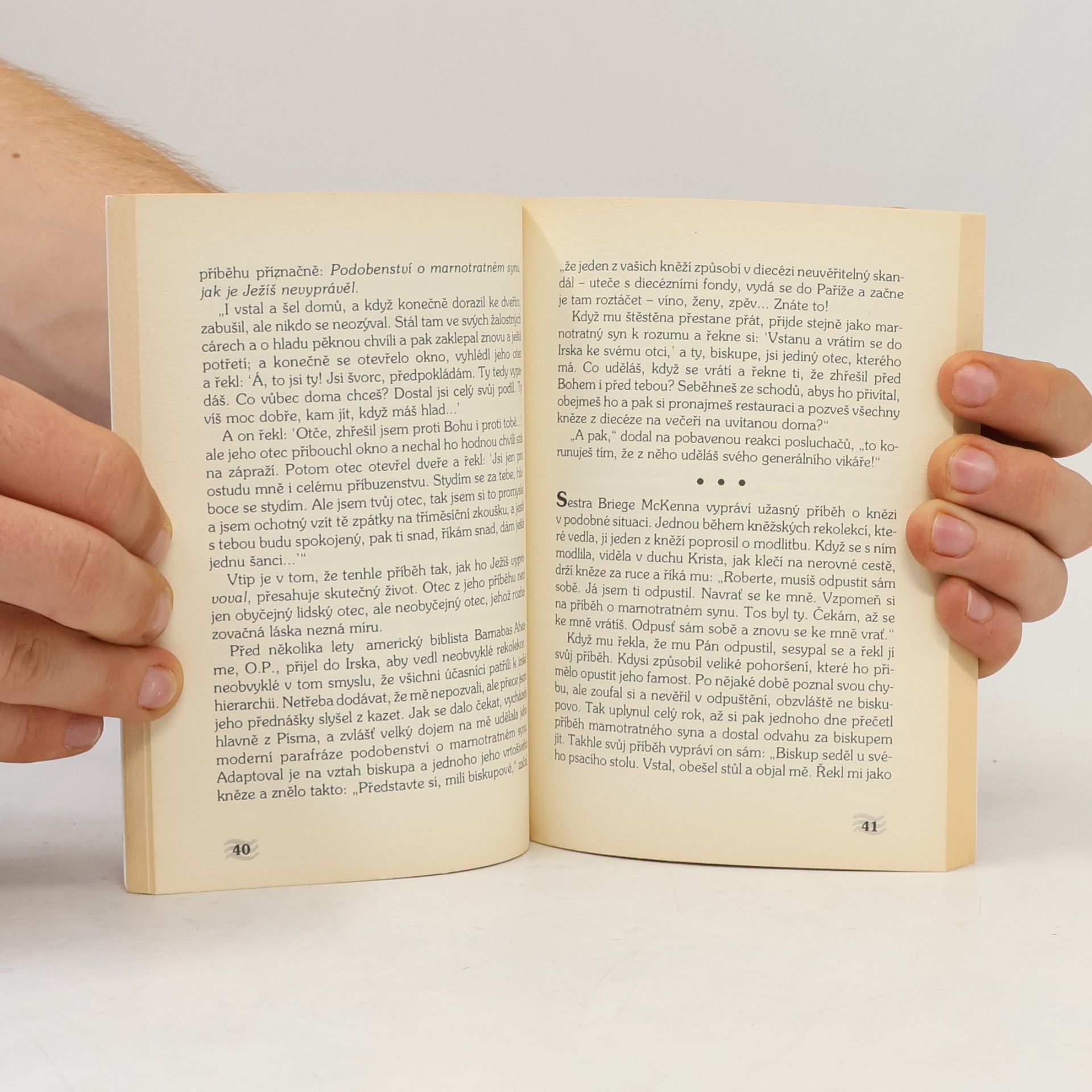 James A. Feehan Bůh ukrytý v příbězích