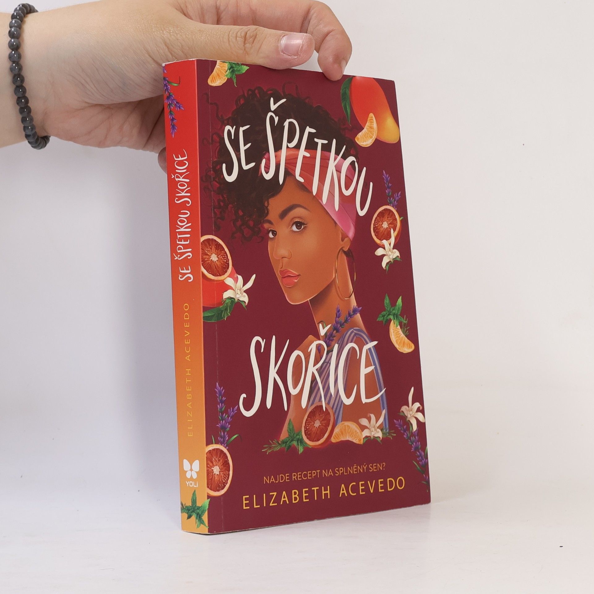 Elizabeth Acevedo Se špetkou skořice