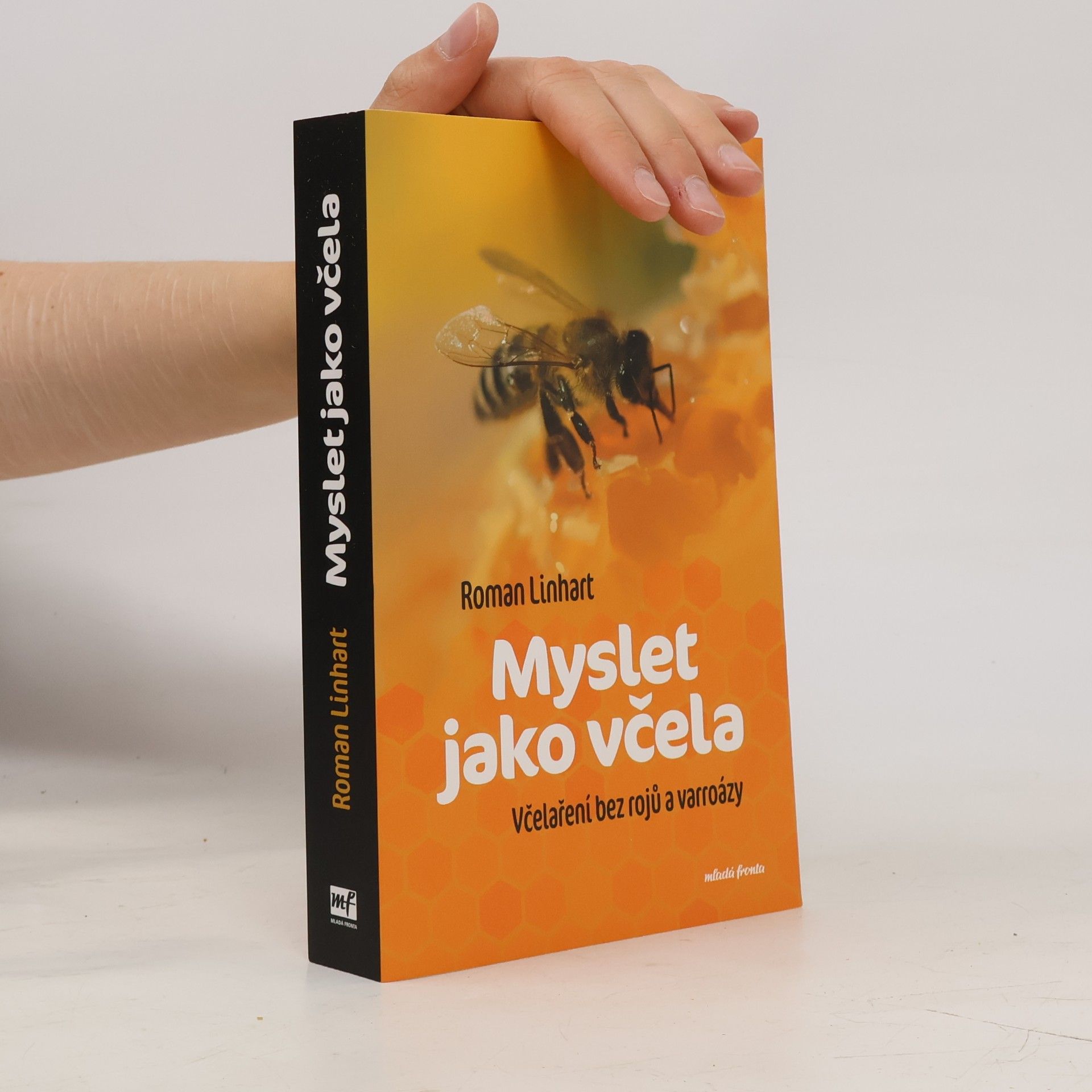 Roman Linhart Myslet jako včela : včelaření bez rojů a varroázy