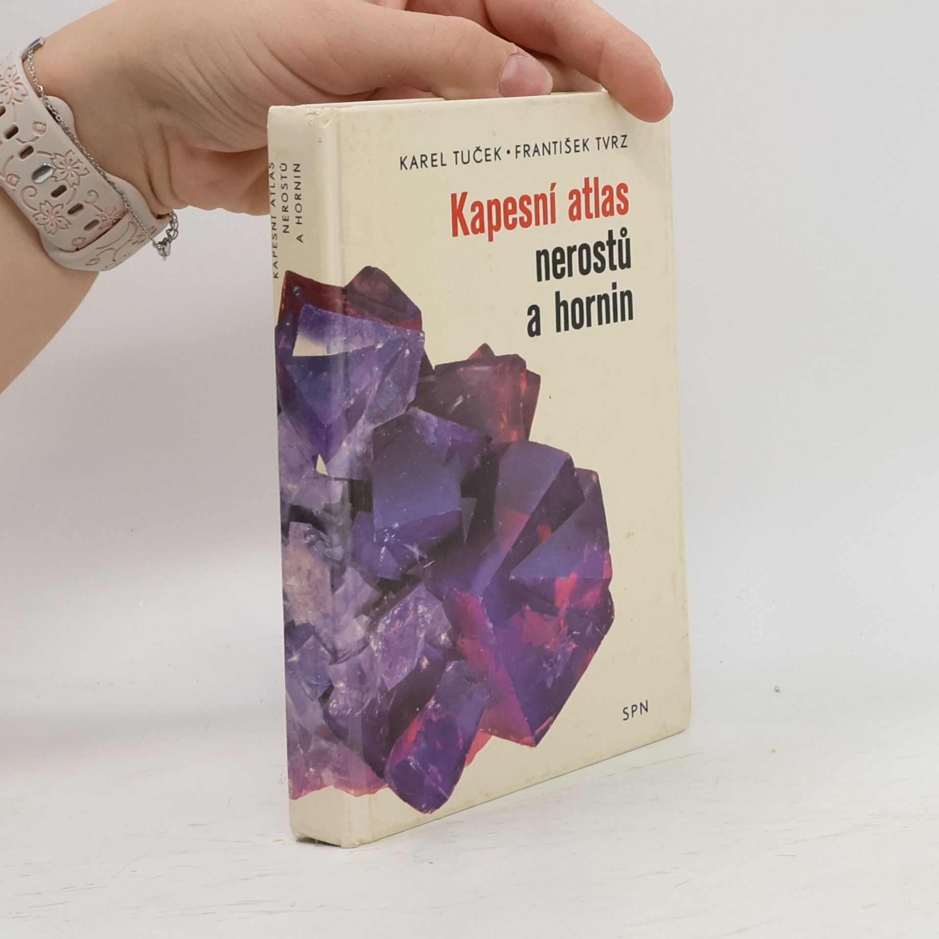 Kapesní atlas nerostů a hornin